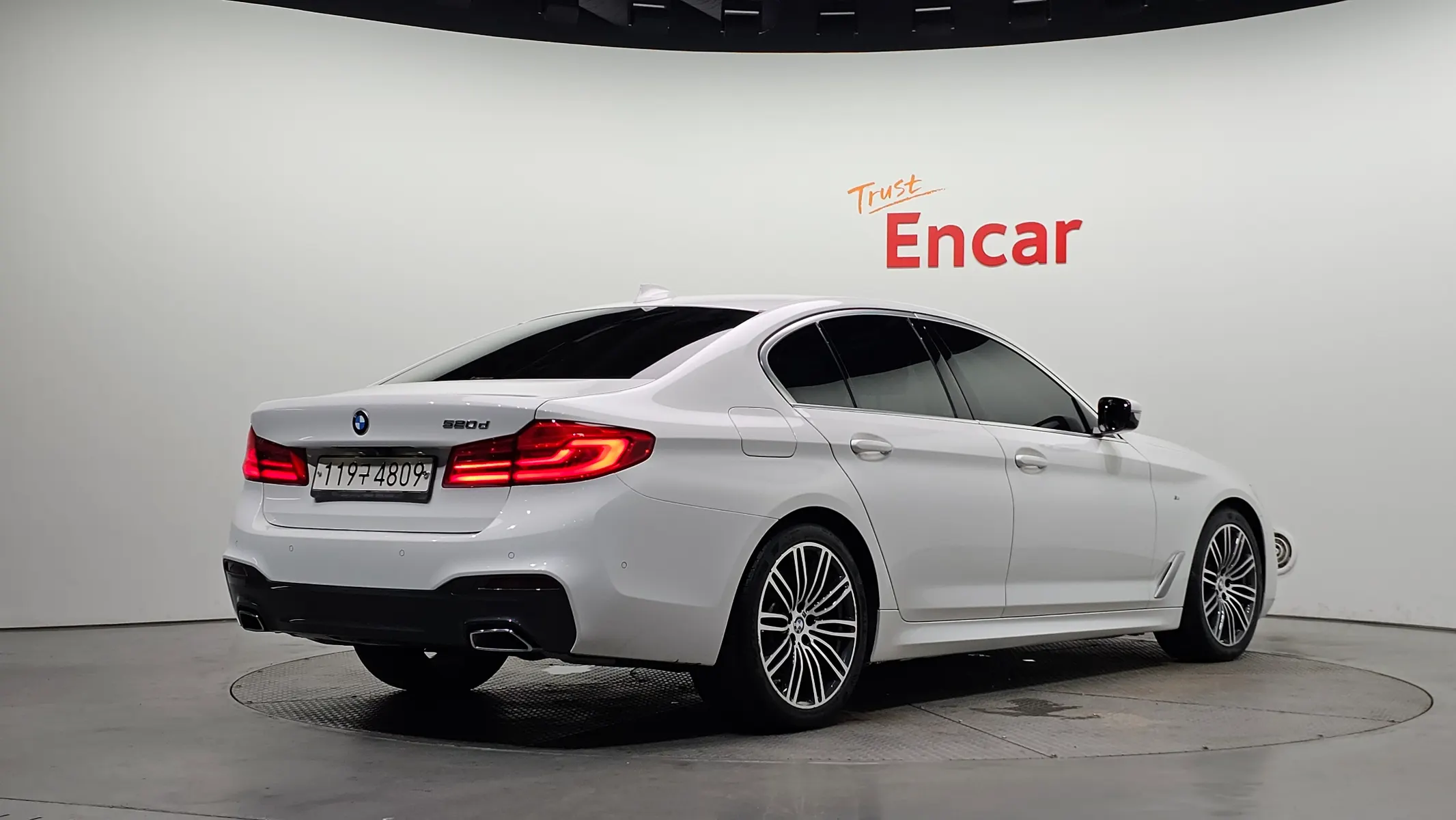 BMW 5 Series (G30) 520d M 2020 2/21