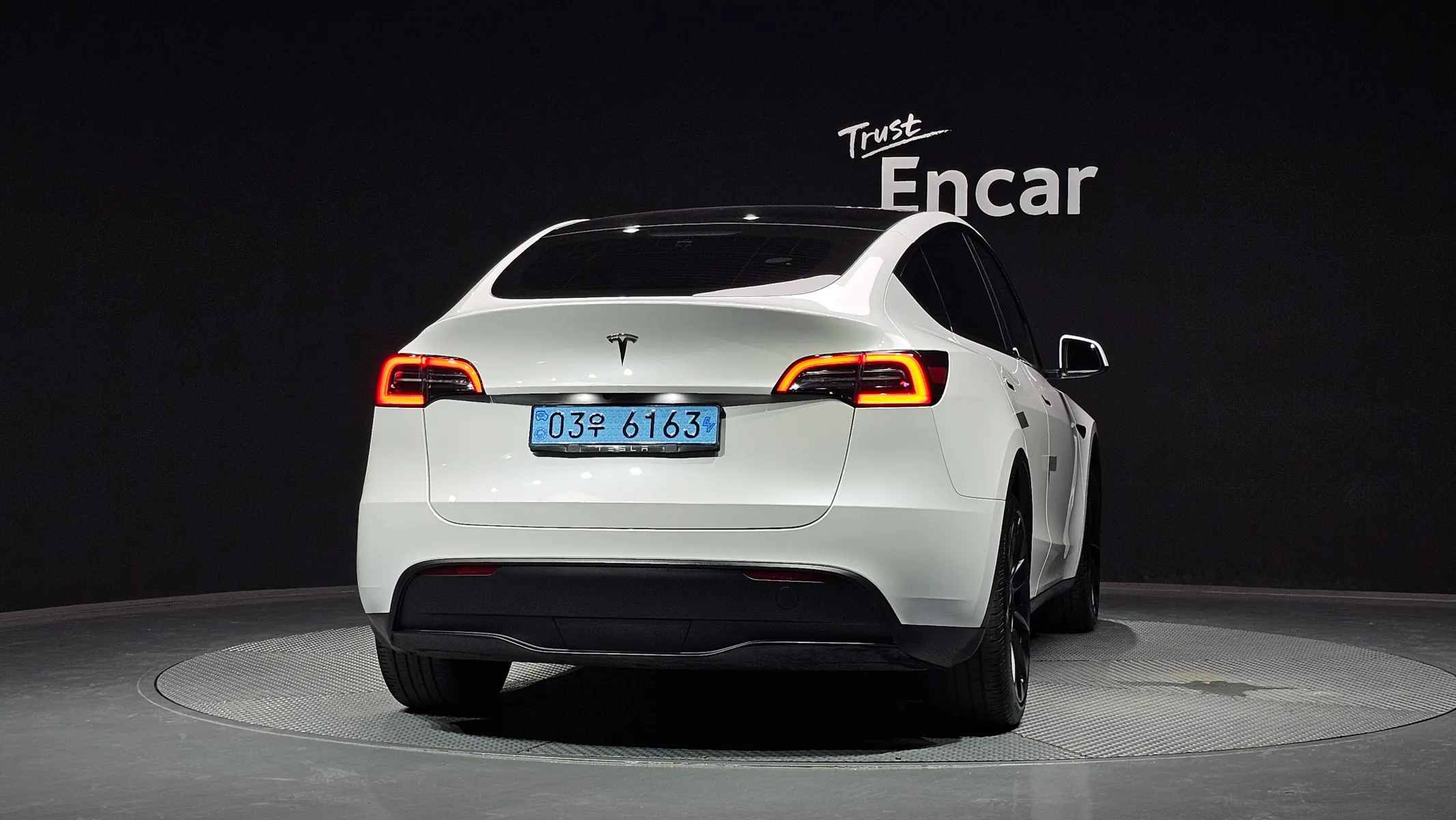 Tesla Y RWD 2023 3/5