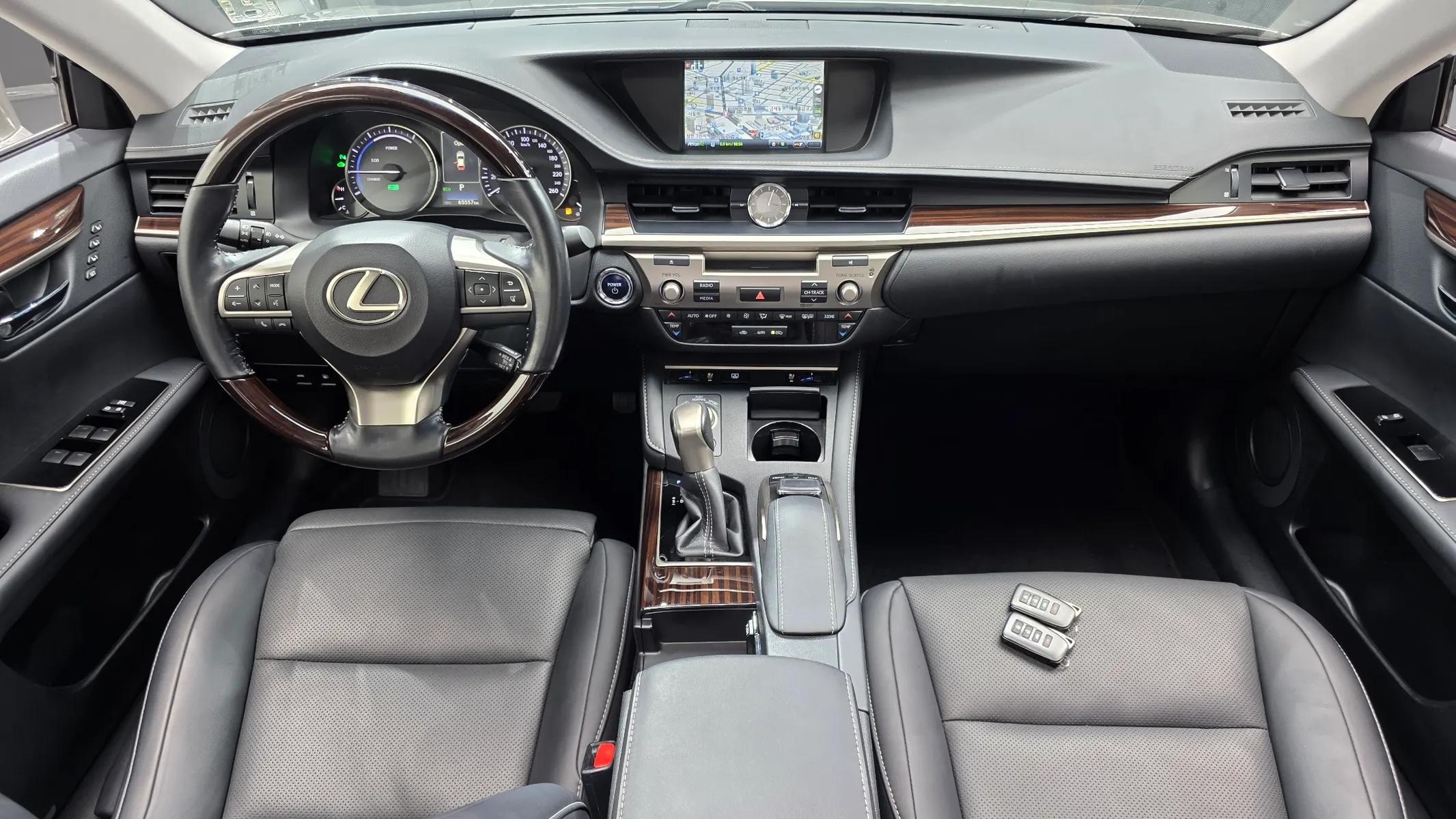 Lexus ES300h 2016 4/5