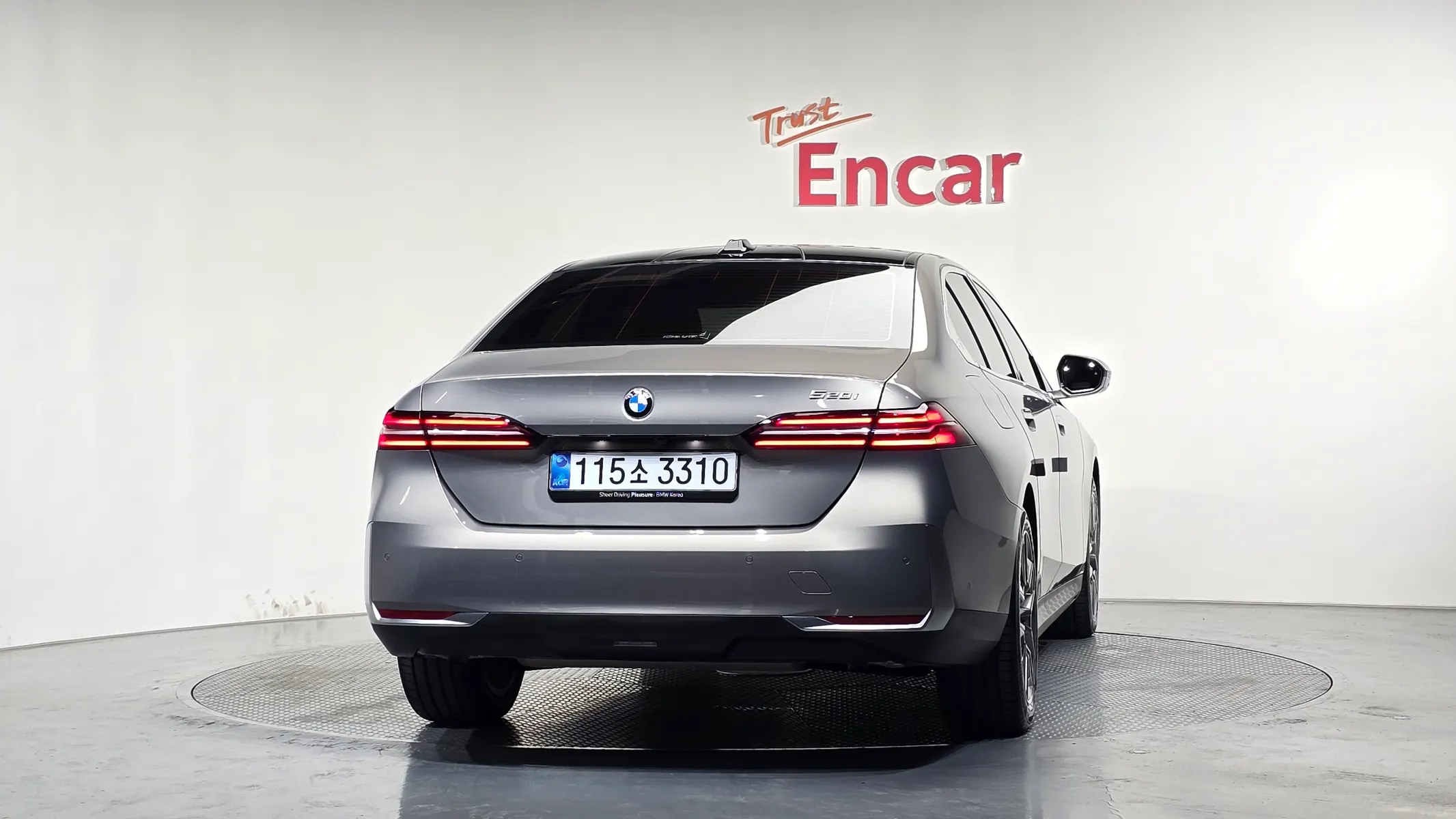 BMW 5 Series (G60) 520i 2026 3/33