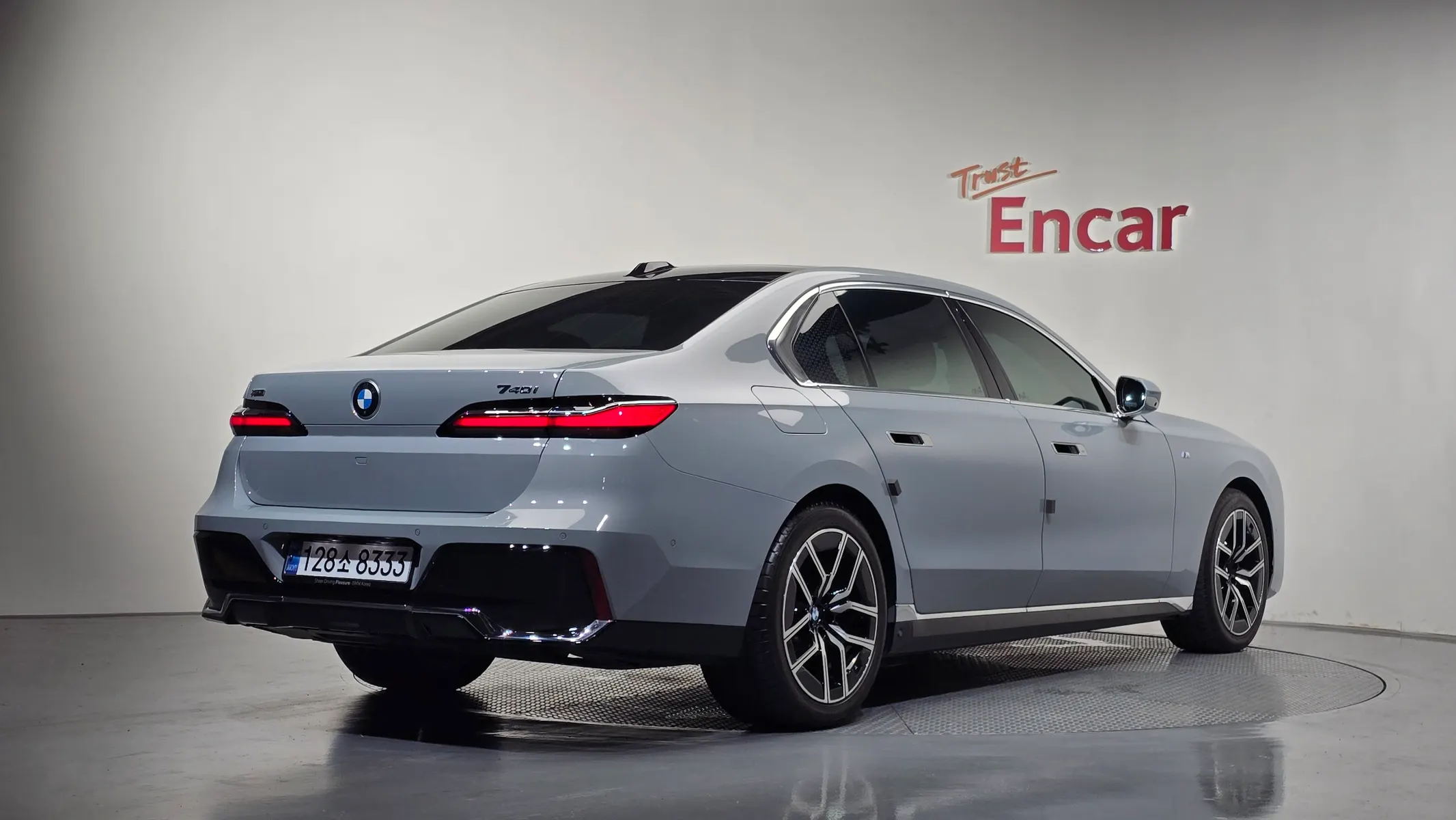 BMW 7 Series (G70) 740i xDrive M 2025 2/37