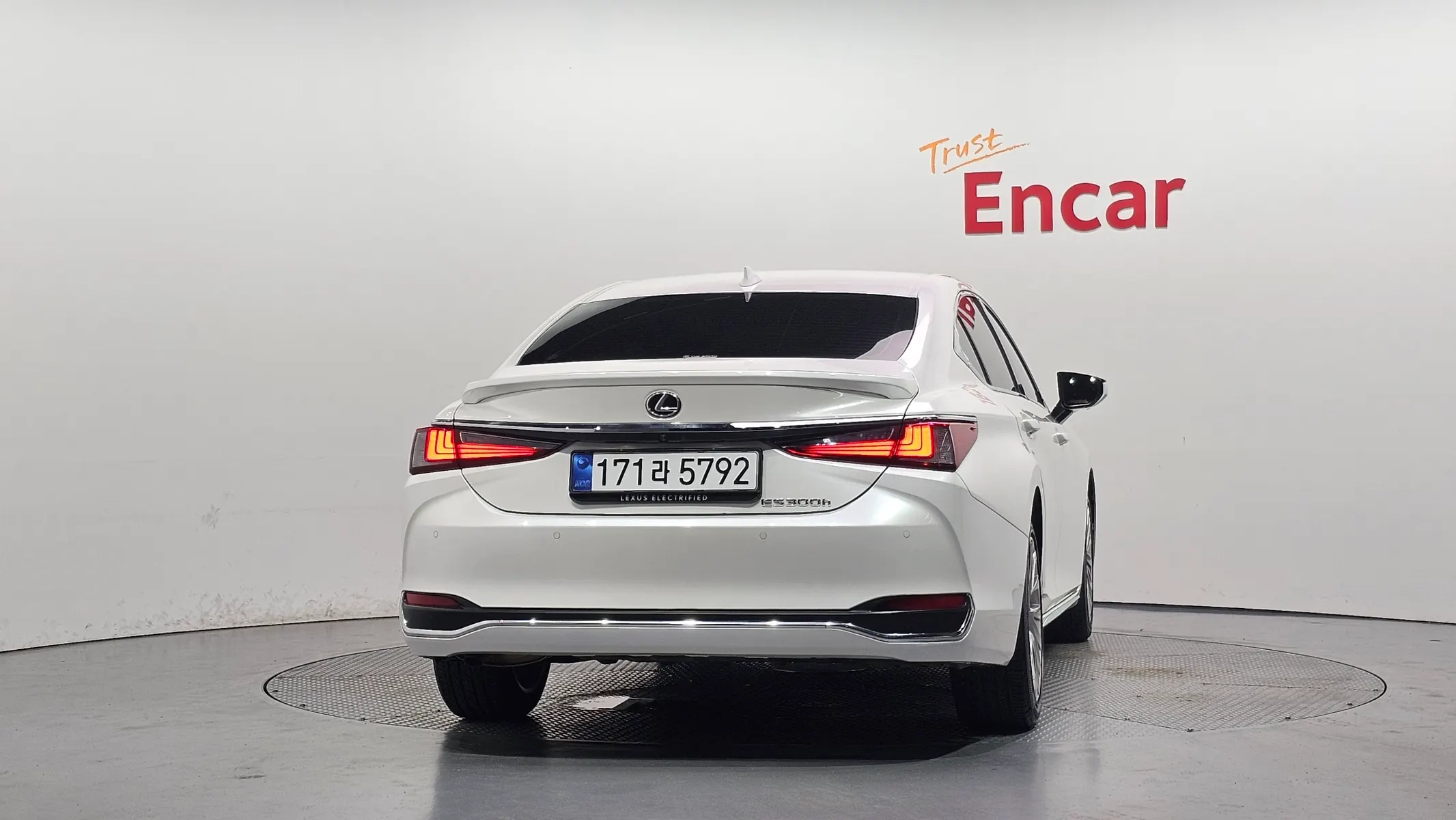 Lexus ES300h 7 2025 3/5
