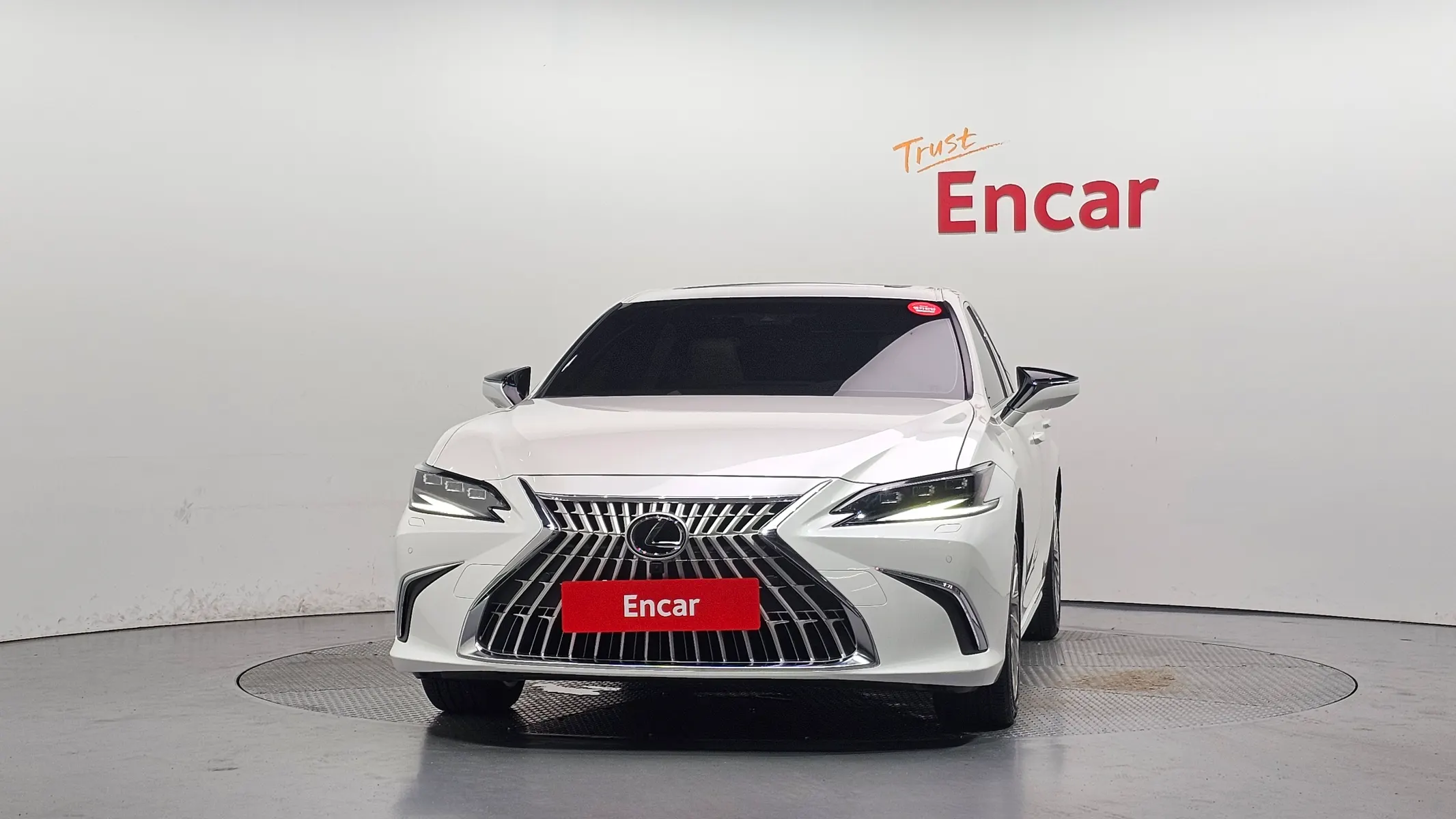 Lexus ES300h 7 2025 2/5