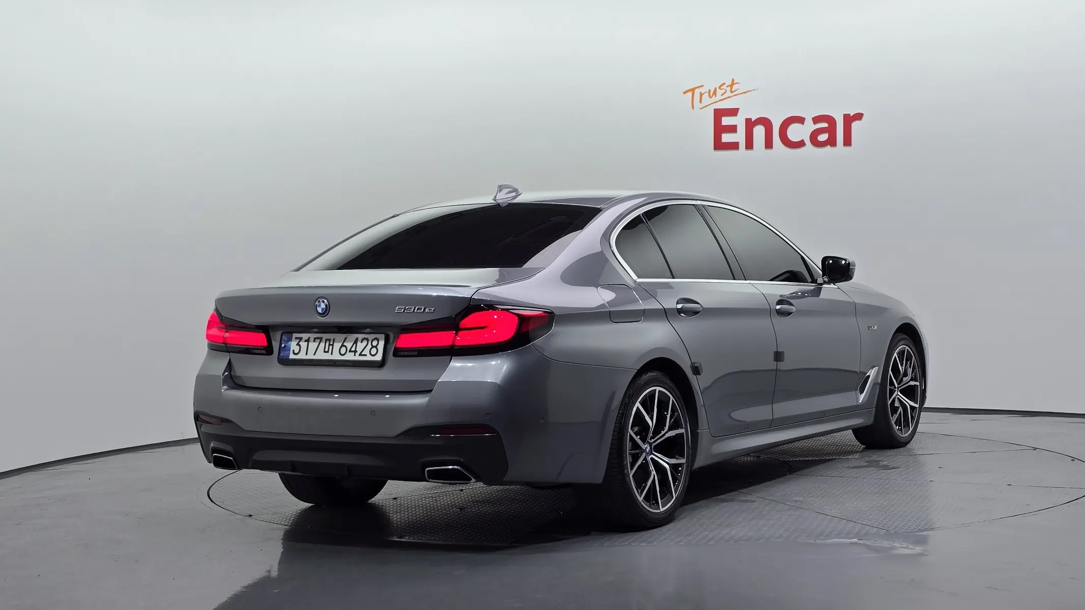 BMW 5 Series (G30) 530e M 2022 2/34