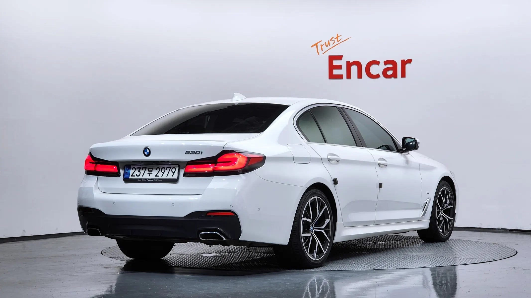 BMW 5 Series (G30) 530i M 2022 2/40