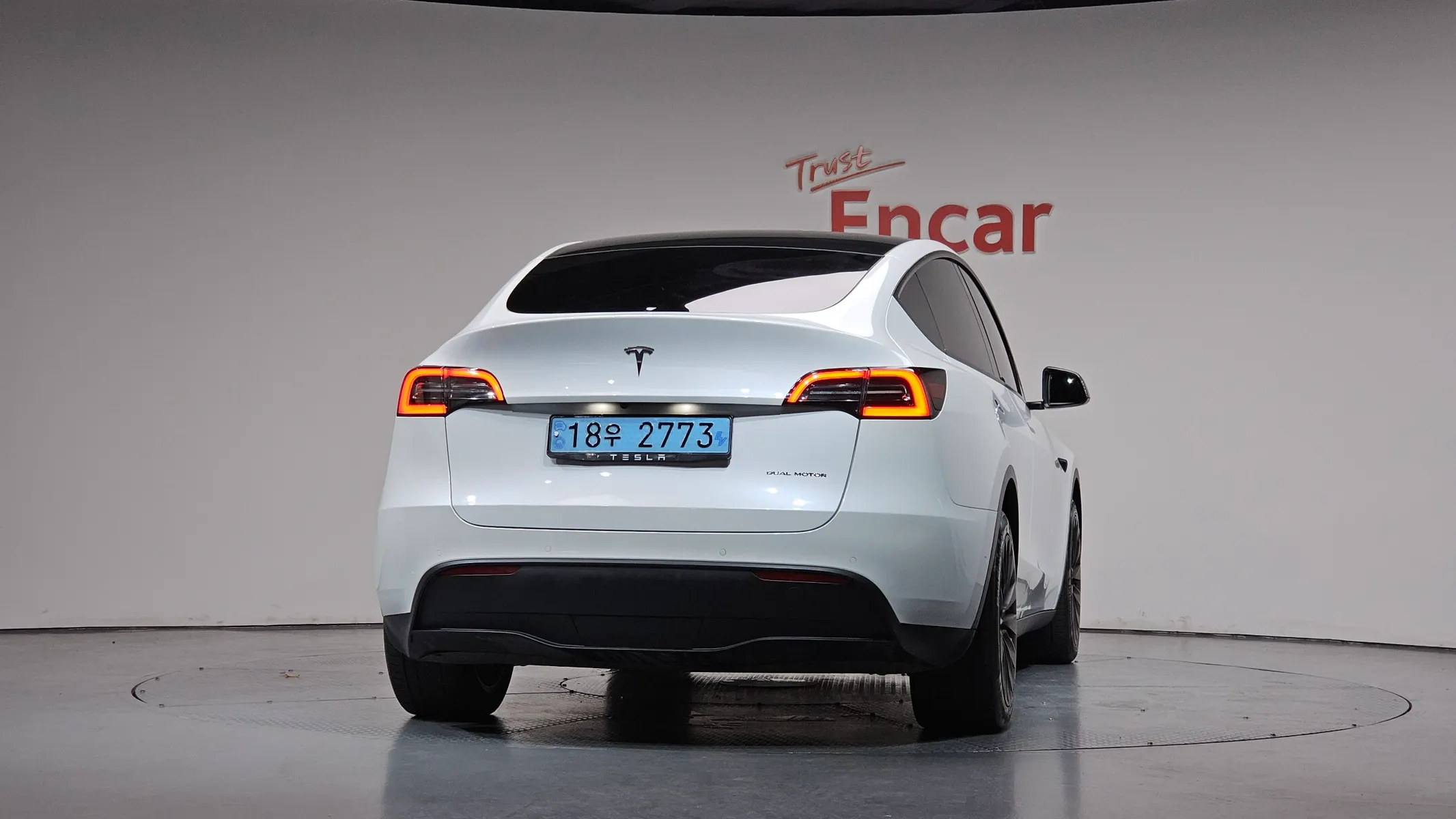 Tesla Y AWD 2021 3/5