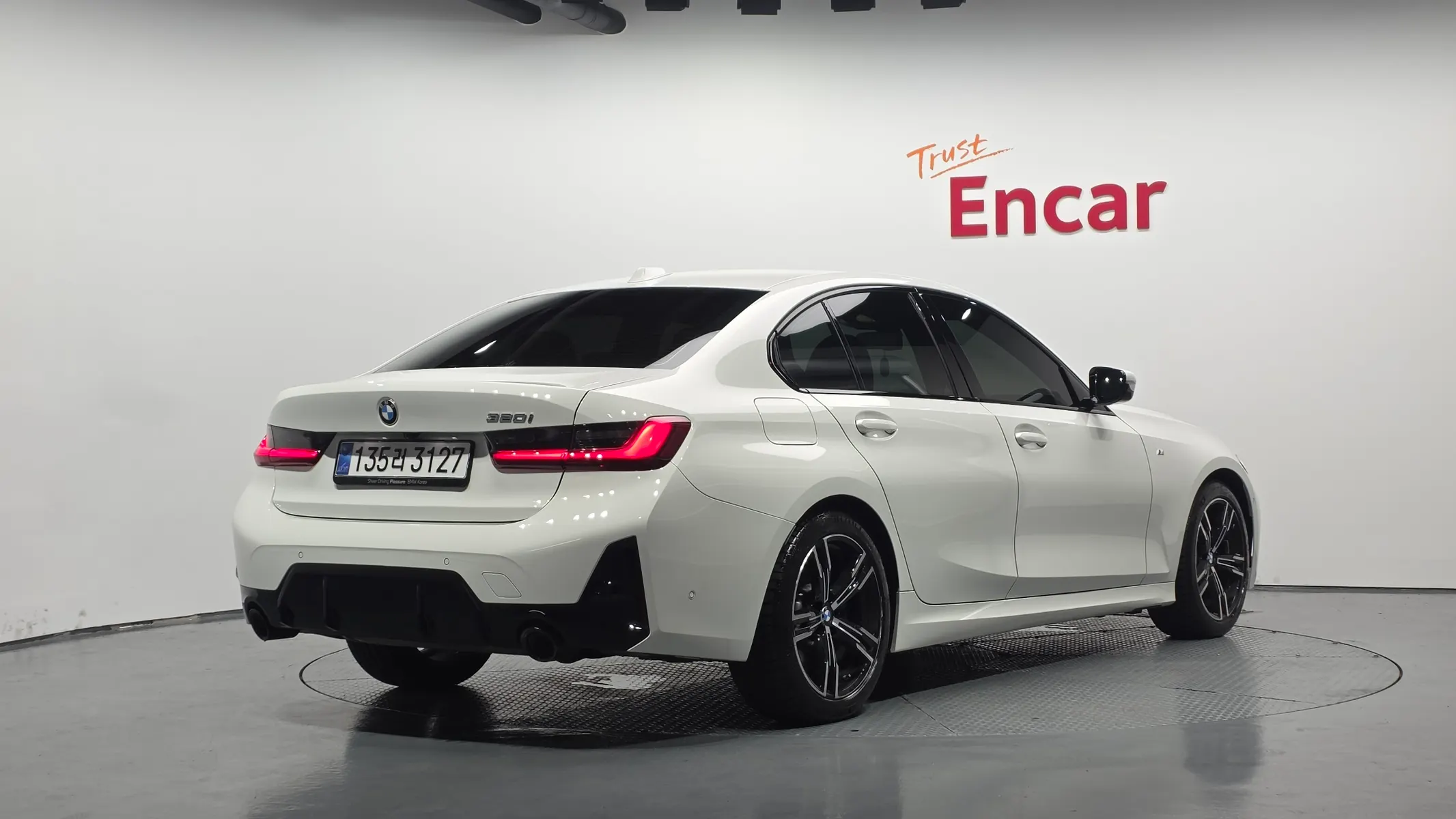 BMW 3 Series (G20) 320i M 2025 2/32