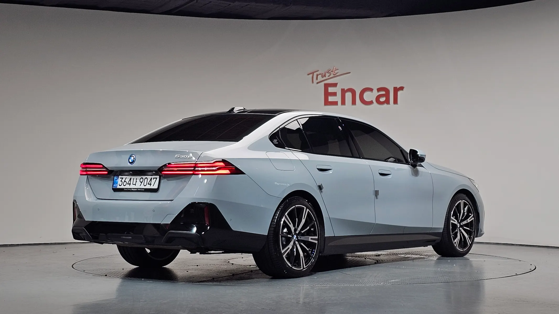 BMW 5 Series (G60) 530e M 2026 2/39