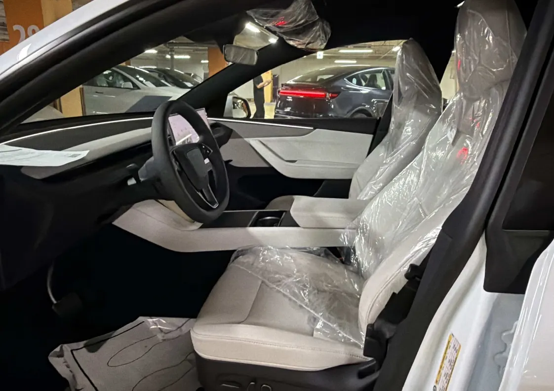 Tesla Y L AWD 2026 3/5