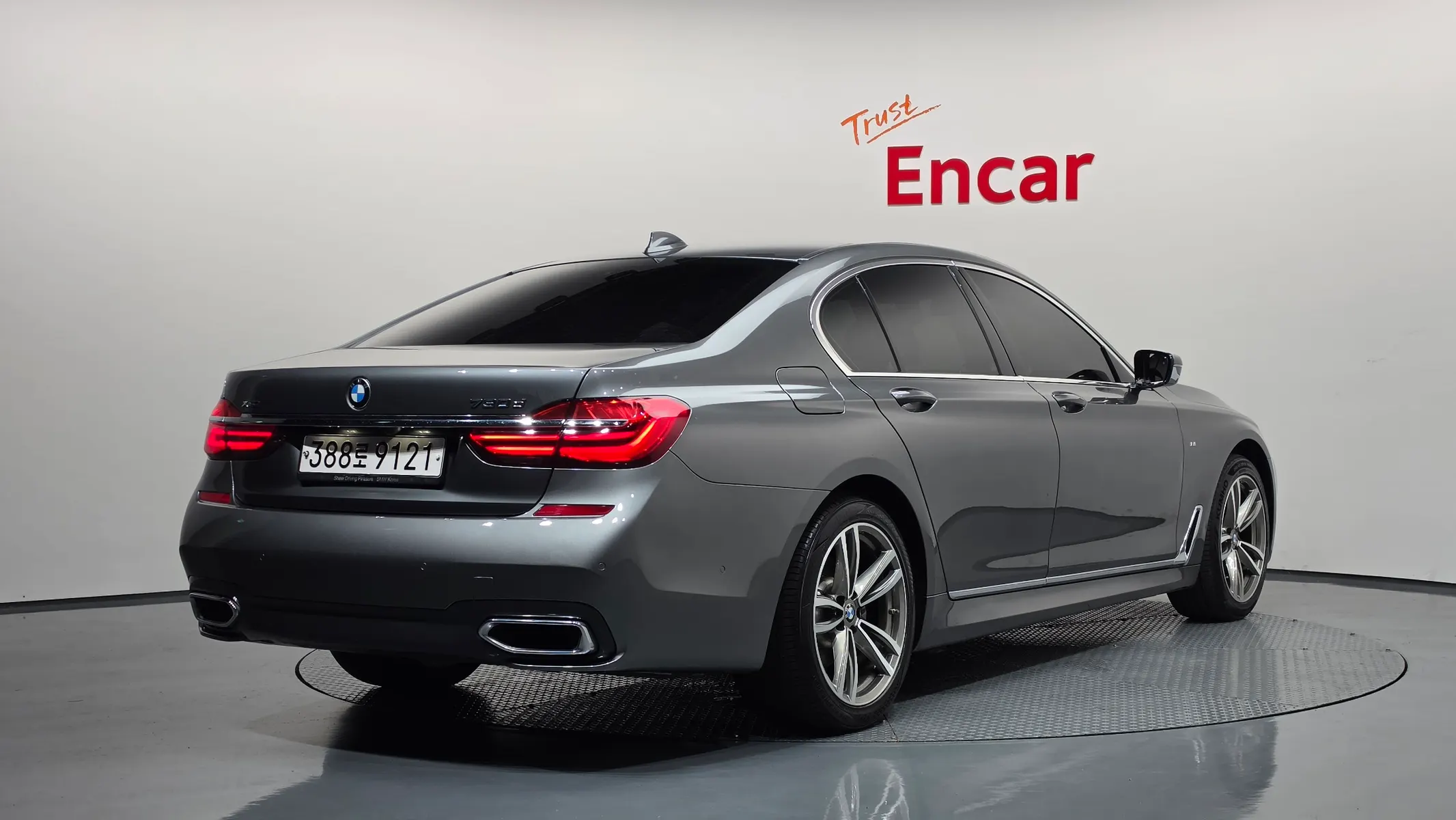 BMW 7 Series (G11) 730d xDrive M 2018 2/38
