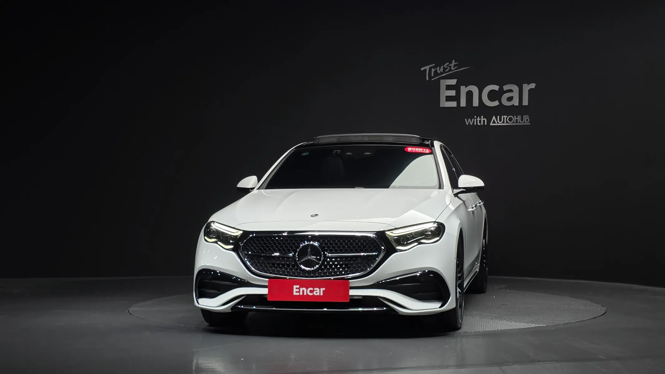 Mercedes-Benz E-Class W214 E300 4MATIC AMG Line 2024 2/31
