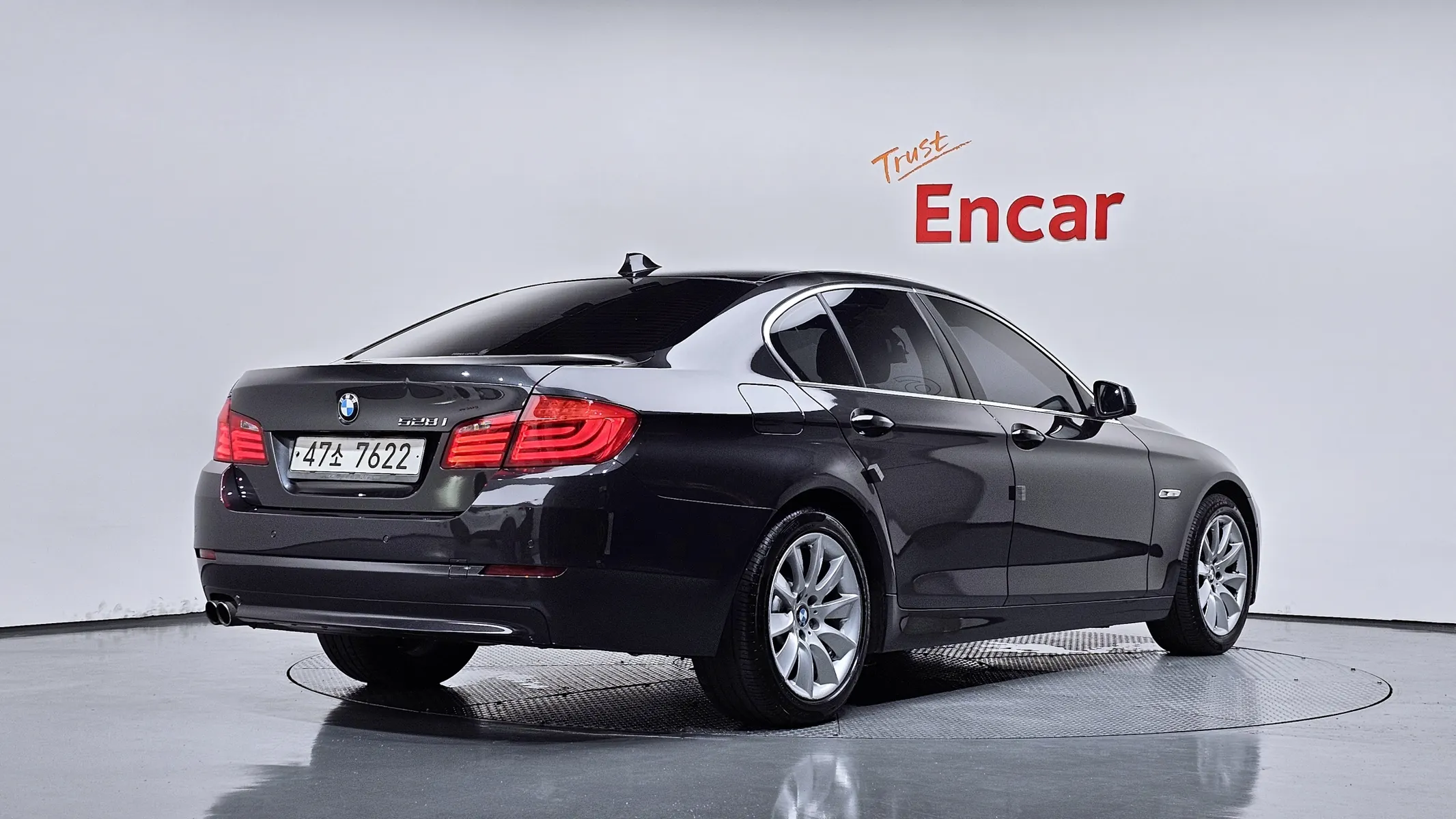 BMW 5 Series (F10) 528i 2013 2/21