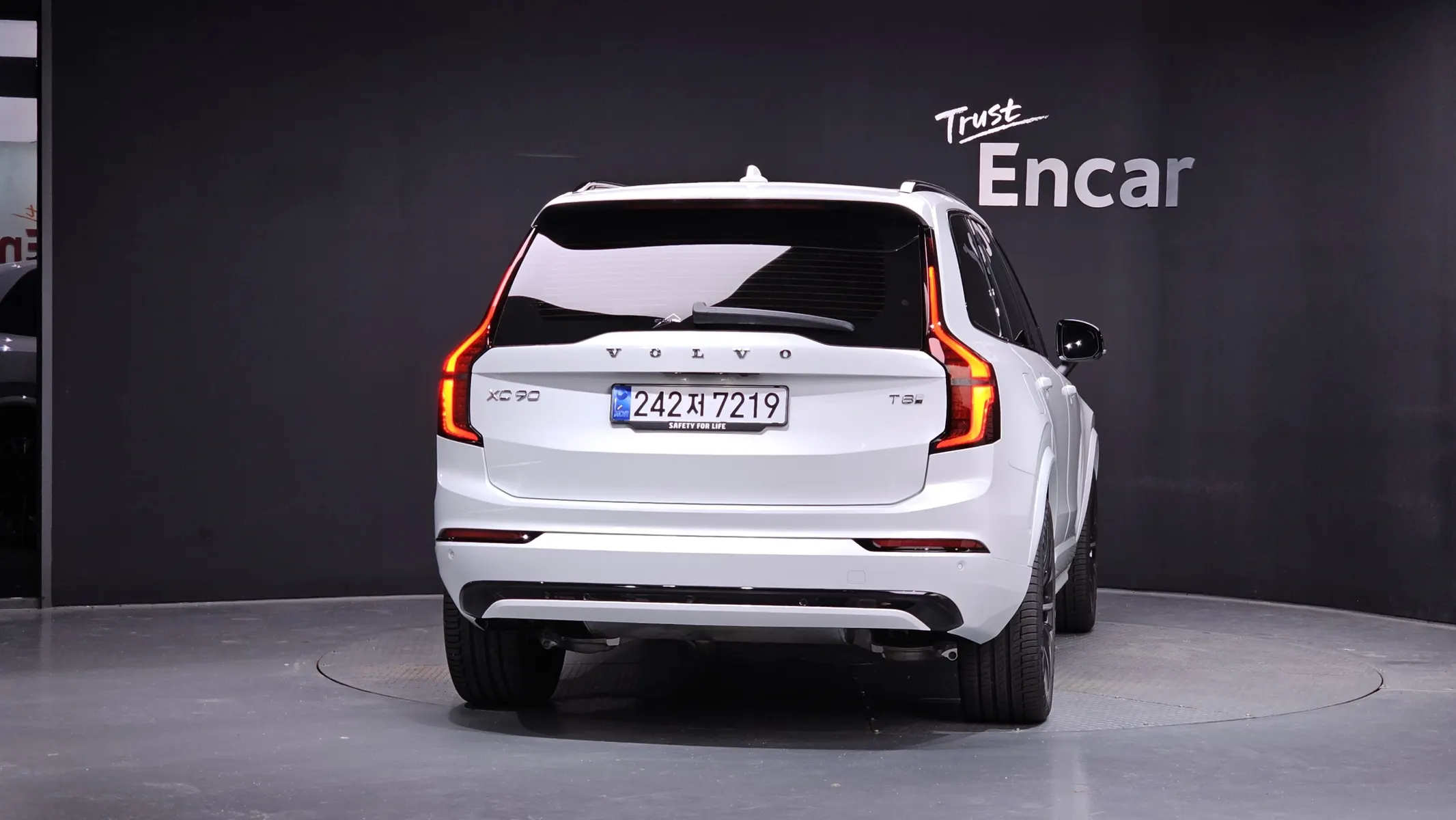 Volvo XC90 2 T8 2025 3/5