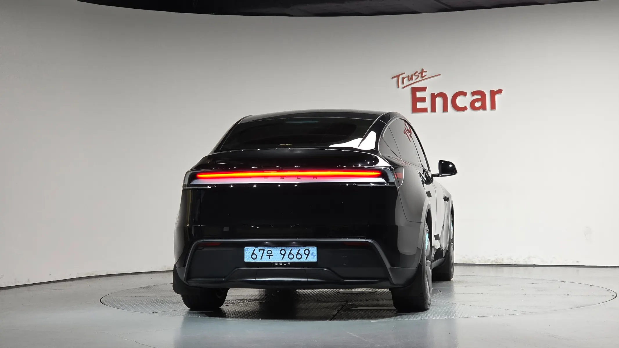 Tesla Y RWD 2025 3/5