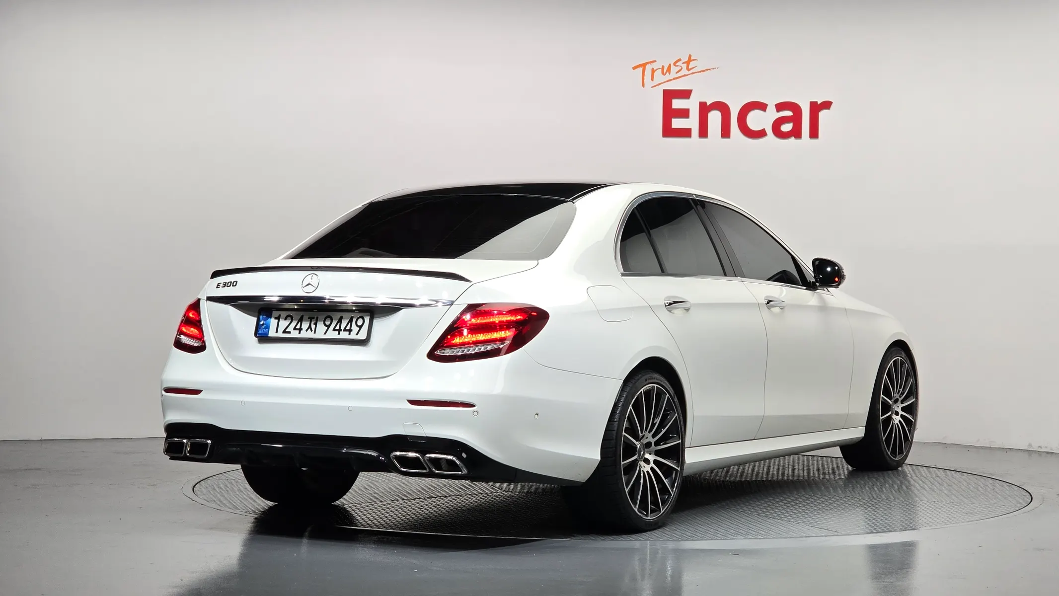 Mercedes-Benz E-Class W213 E300 AMG Line 2019 2/21