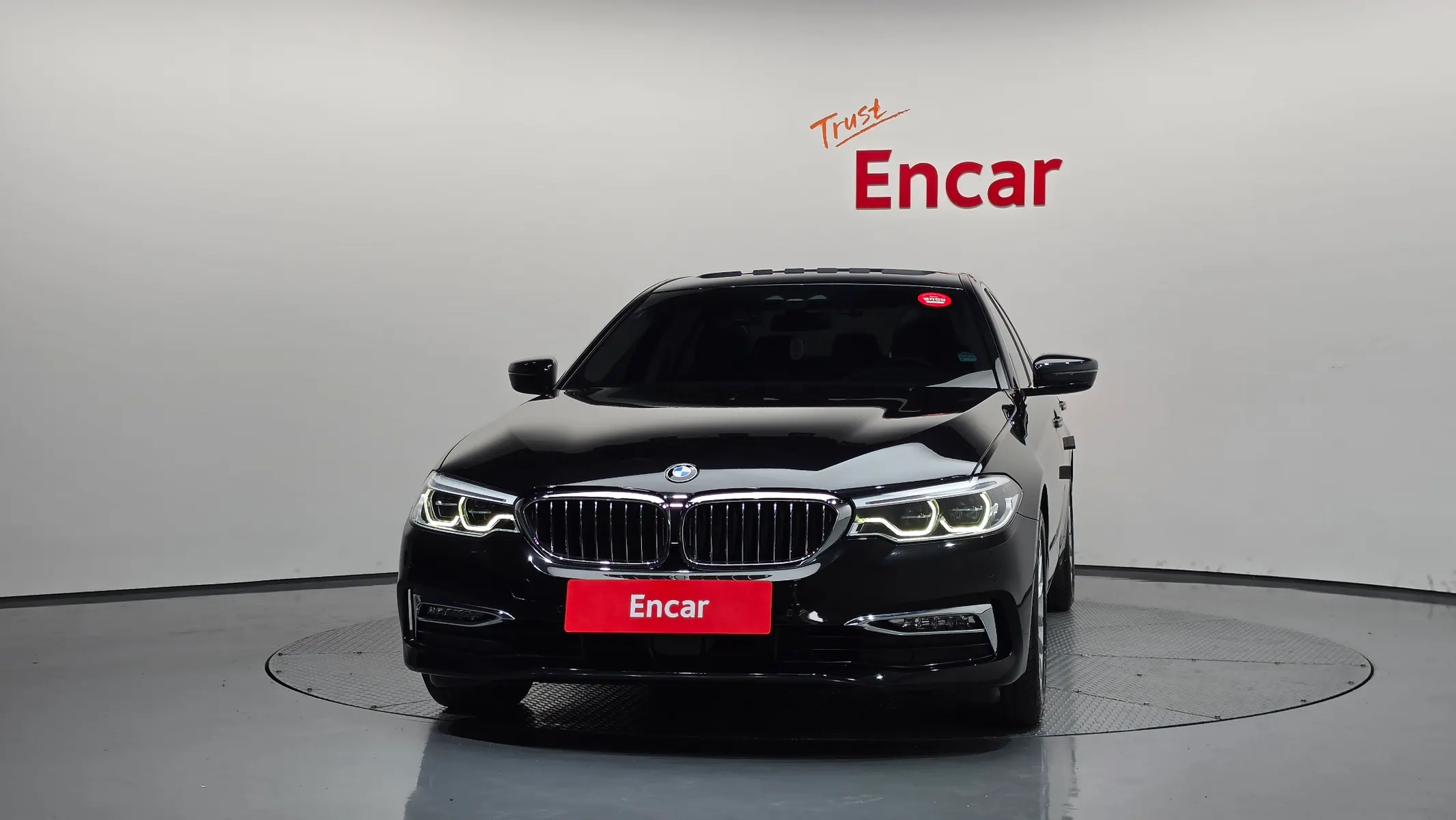 BMW 5 Series (G30) 530i 2018 3/33