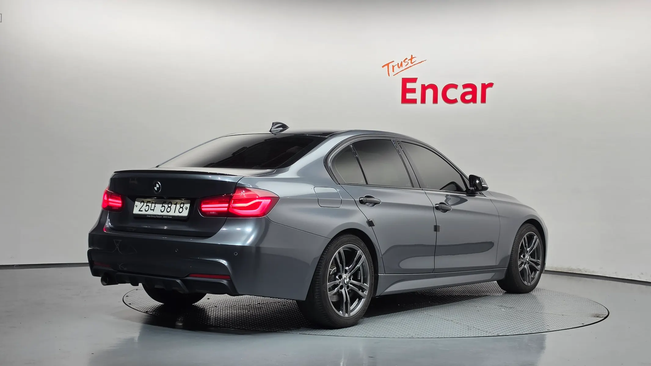 BMW 3 Series (F30) 320i M 2018 2/34