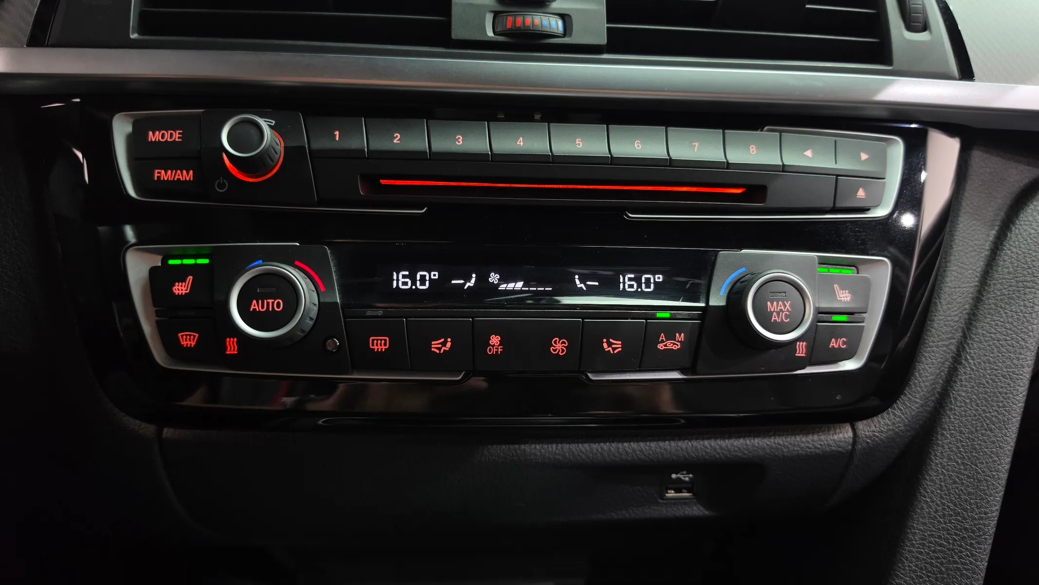 BMW 3 Series (F30) 320i M 2018 33/34