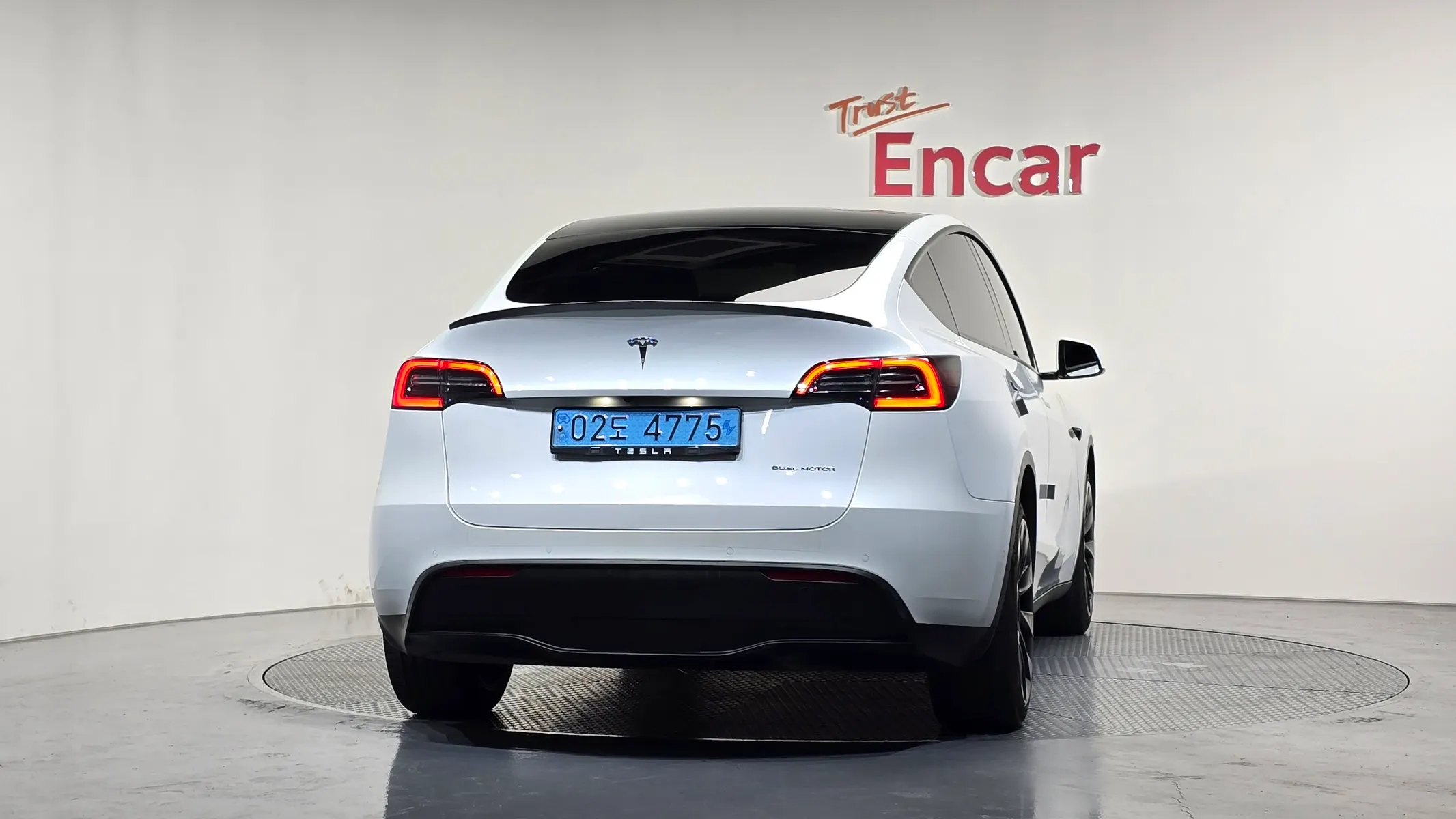Tesla Y AWD 2022 3/5