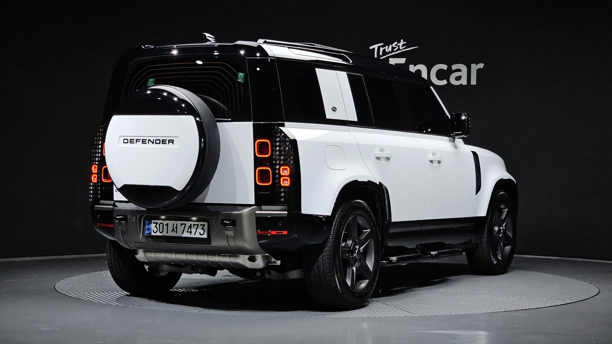 Land Rover (L663) 110 P300 X- SE 2024 2/39