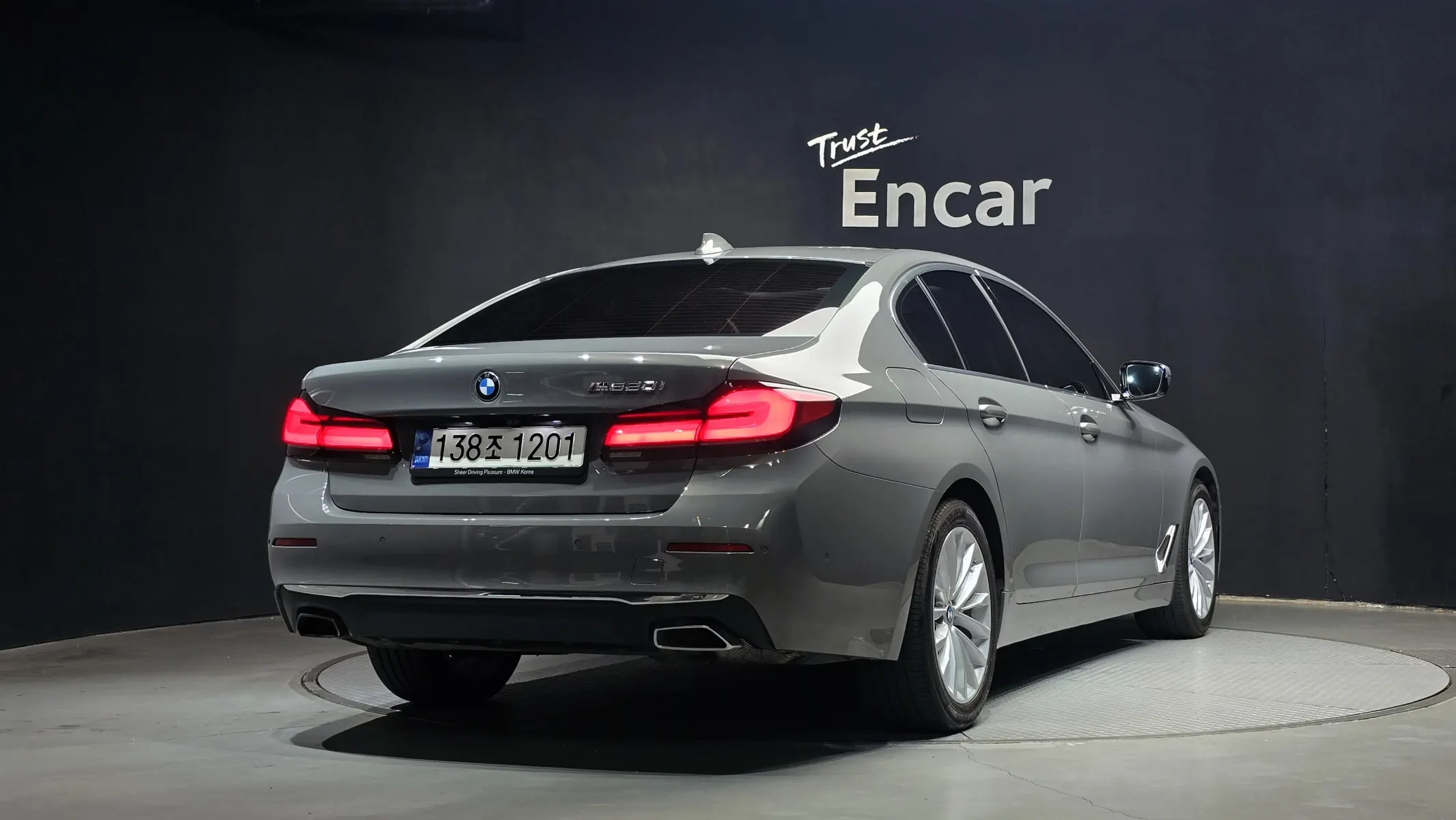 BMW 5 Series (G30) 520i 2021 2/37