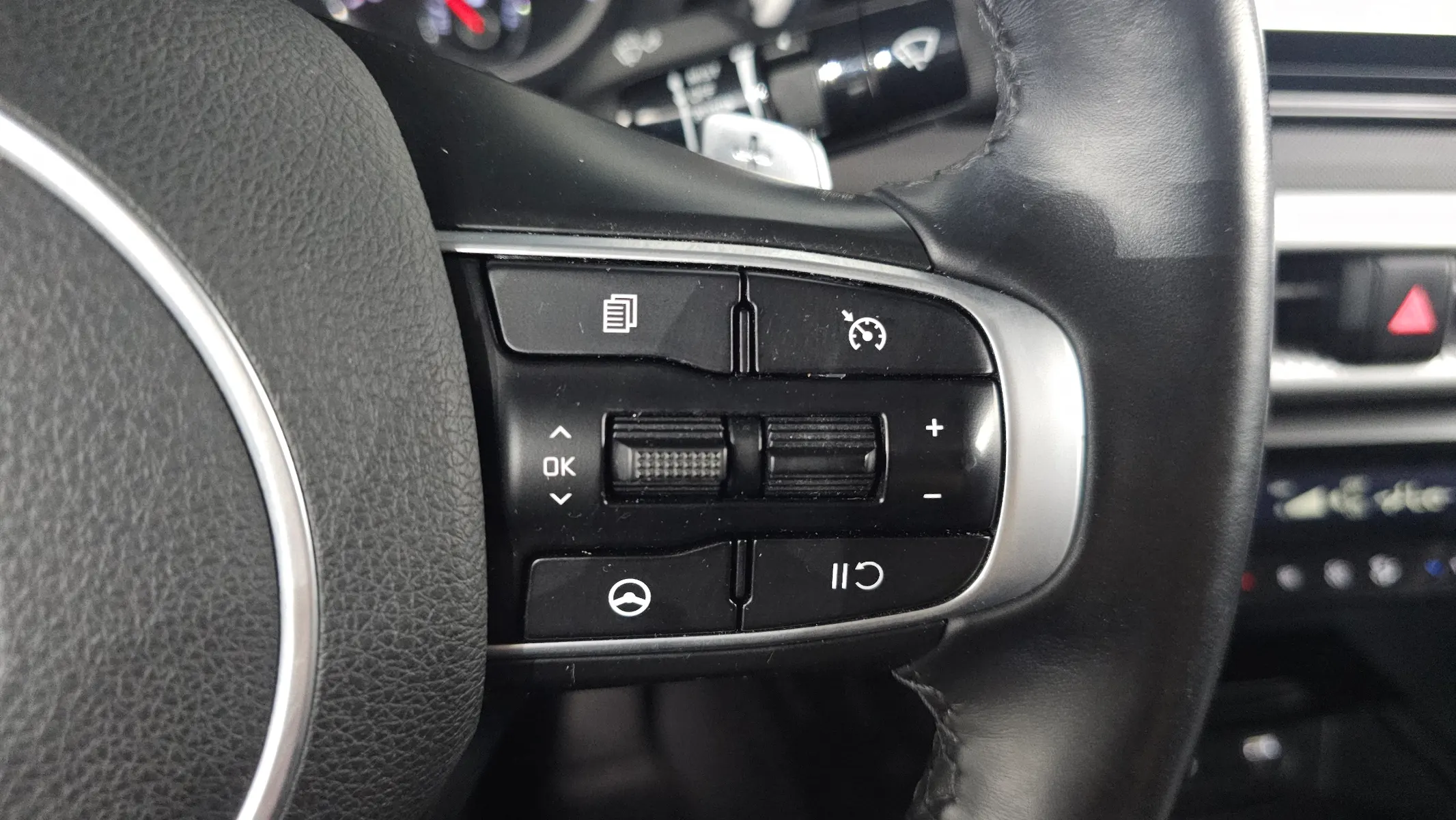 Kia K5 3 2.0 2021 31/32