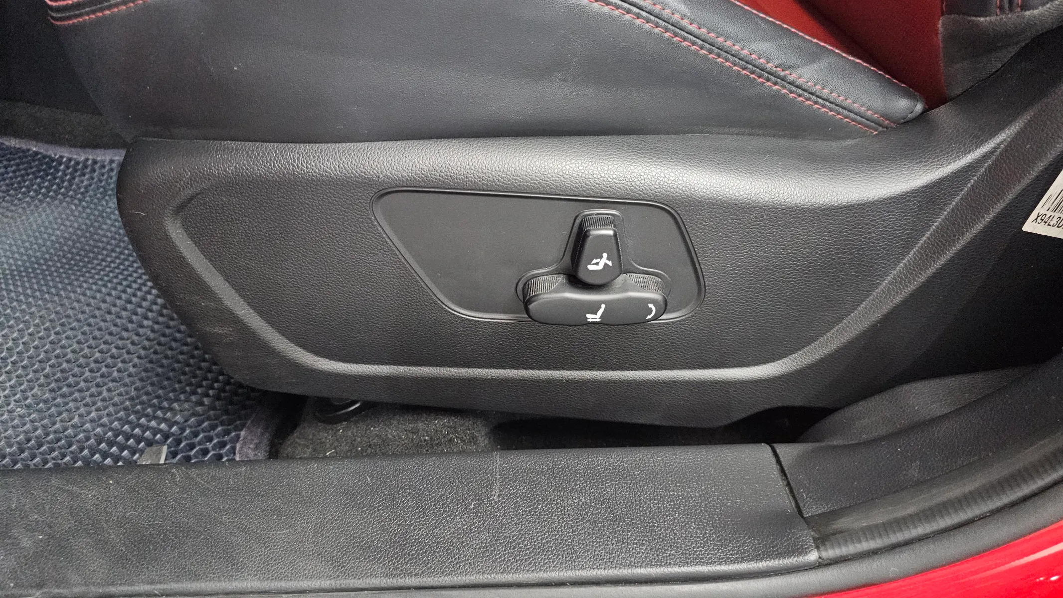 KG Mobility Tivoli LX 2WD 2015 31/32