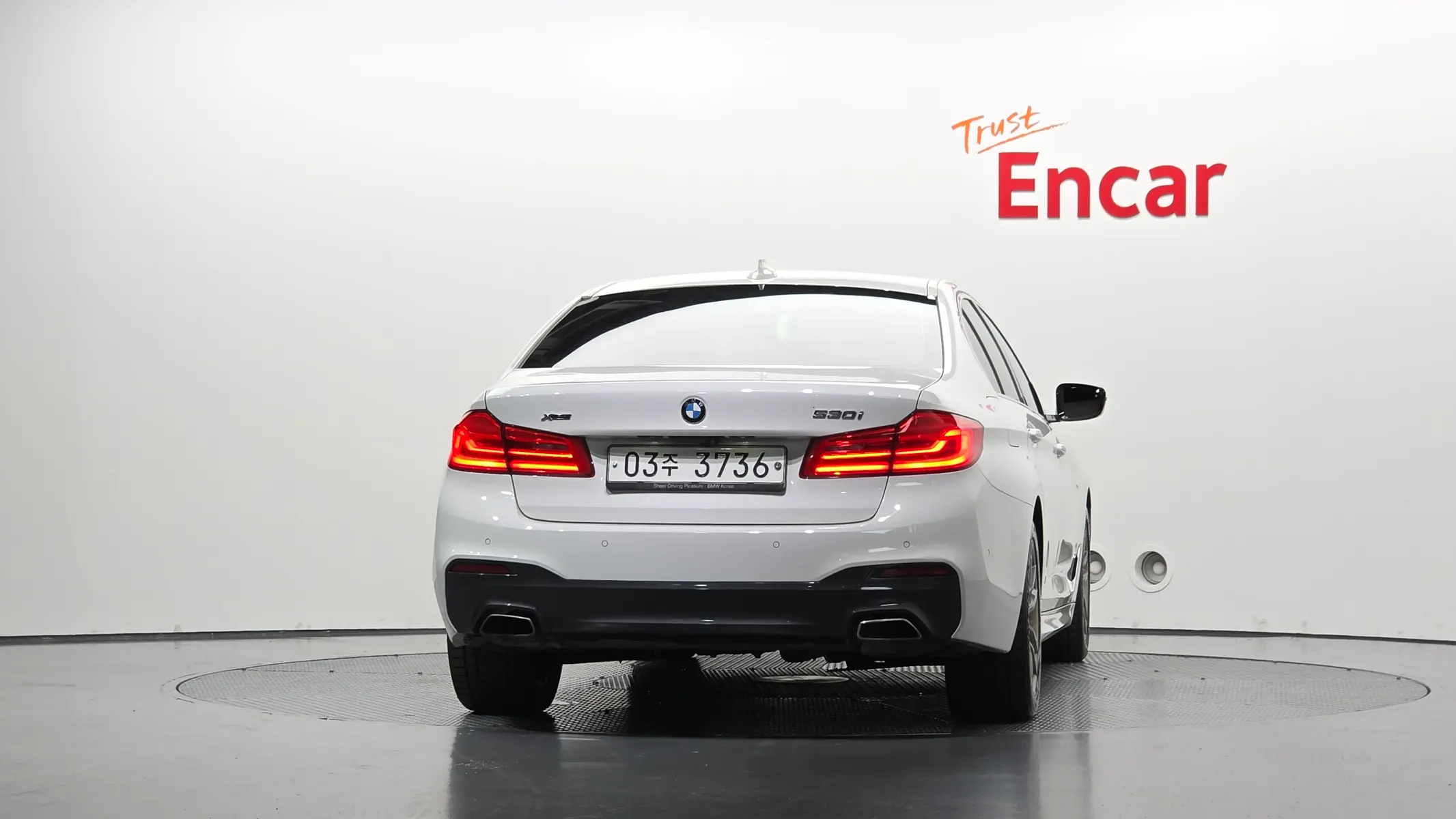 BMW 5 Series (G30) 530i M 2018 3/34
