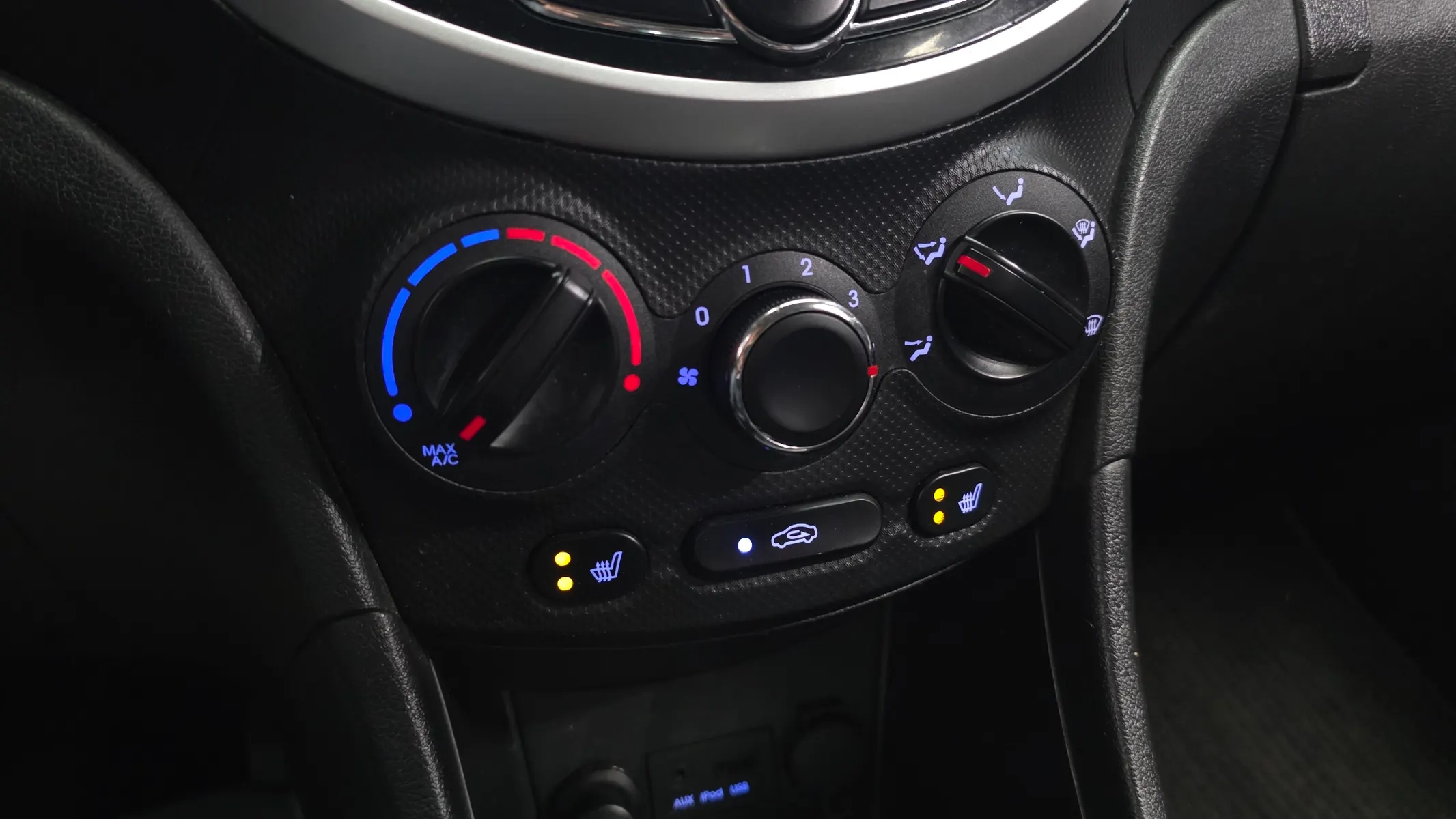 Hyundai () 1.6 VGT 2012 32/33