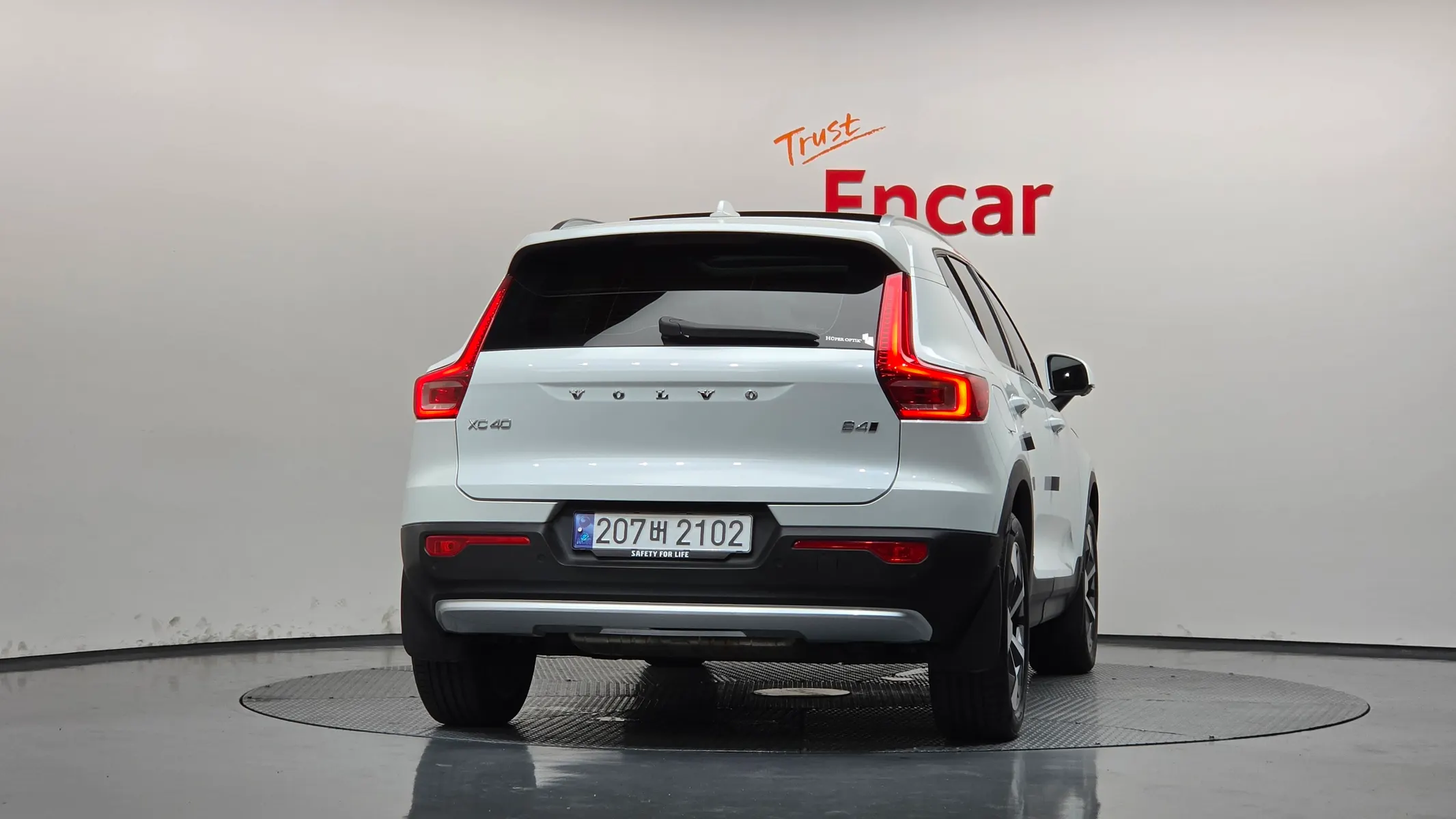 Volvo XC40 B4 2023 3/5