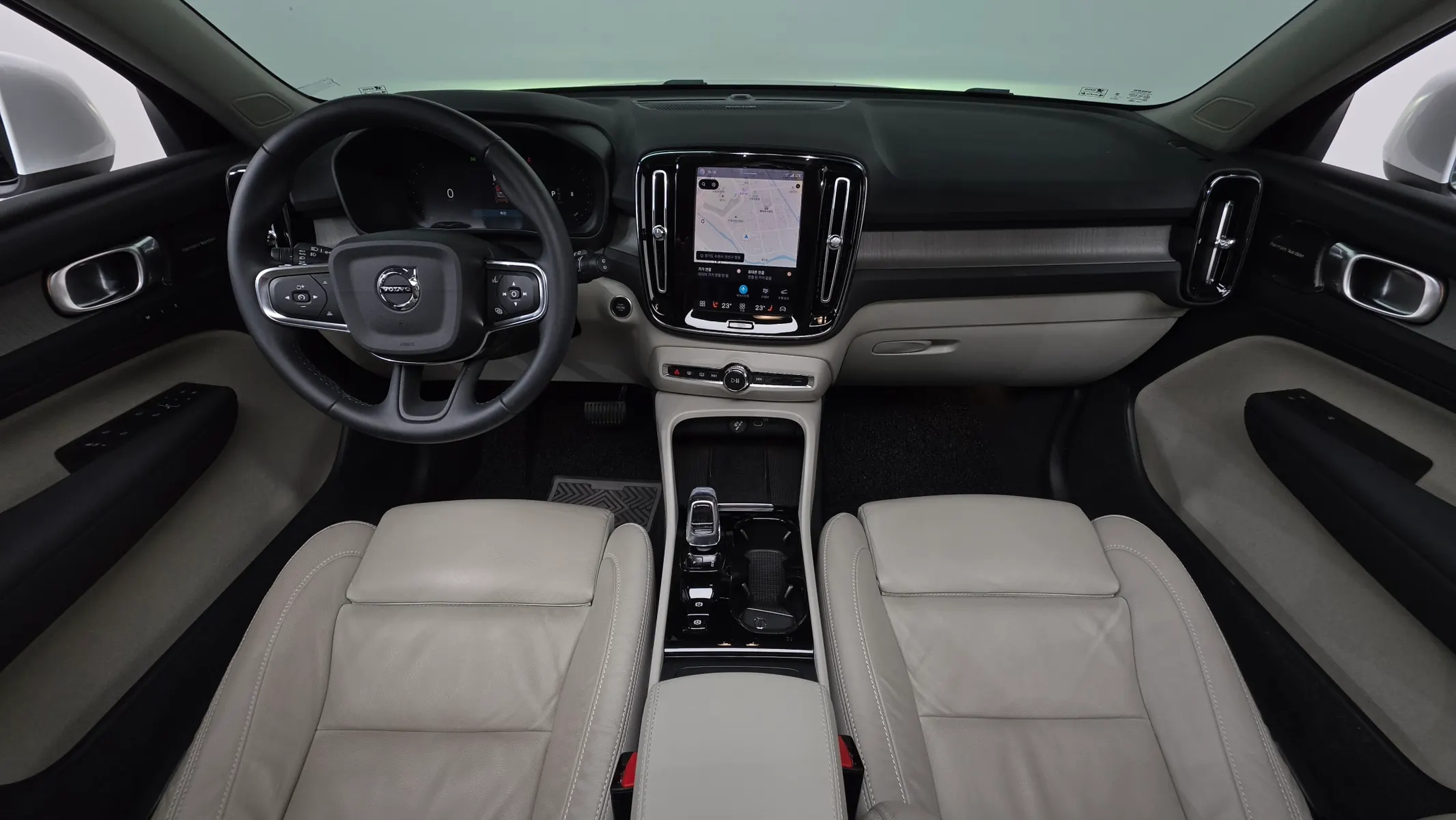 Volvo XC40 B4 2023 4/5