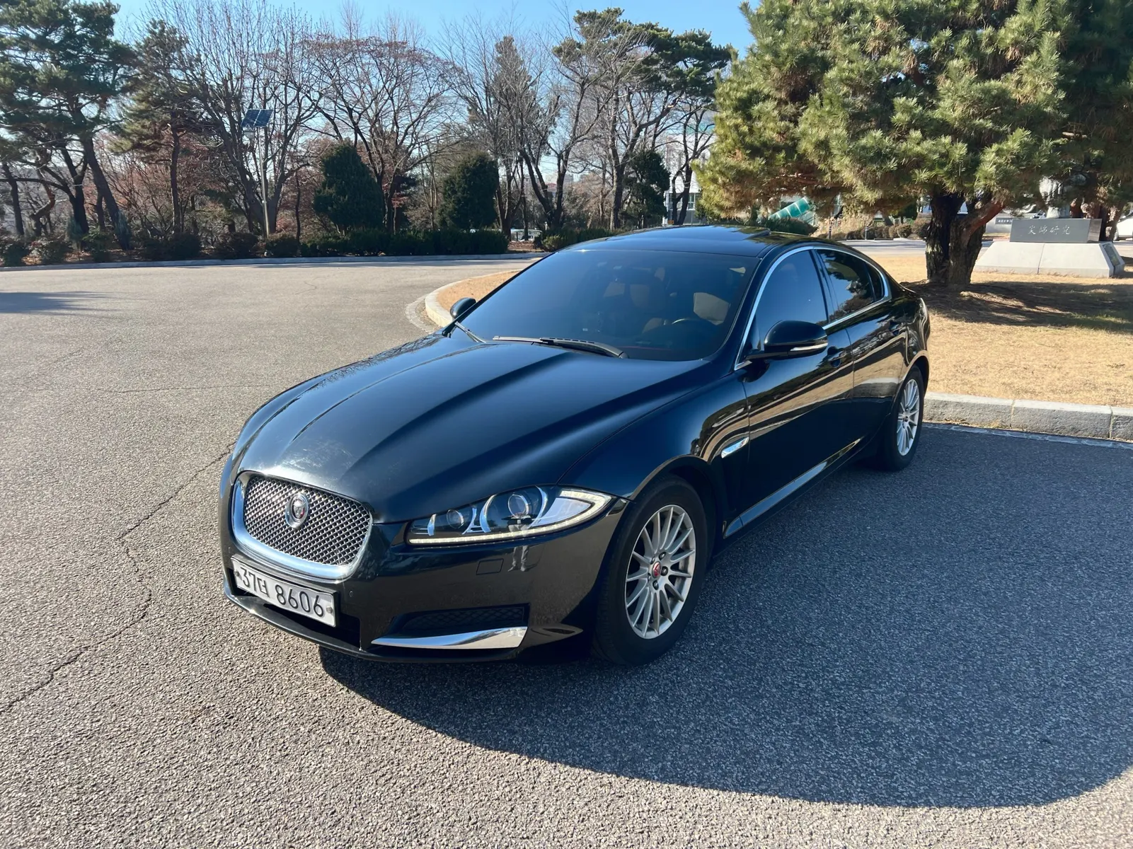Jaguar New XF 2.2D 2014 2/5