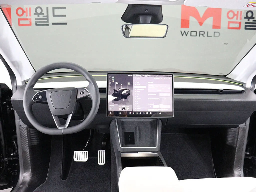 Tesla Y RWD 2025 4/5