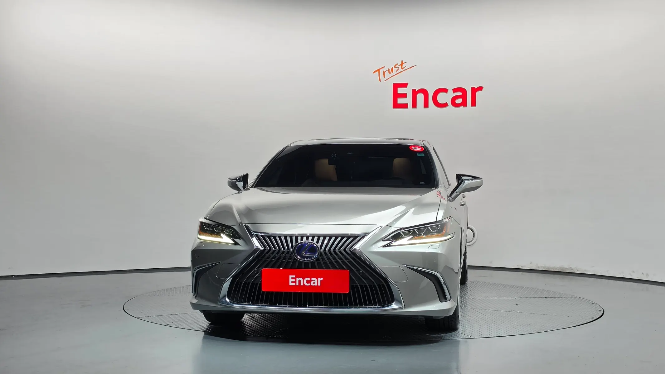 Lexus ES300h 7 2020 2/5