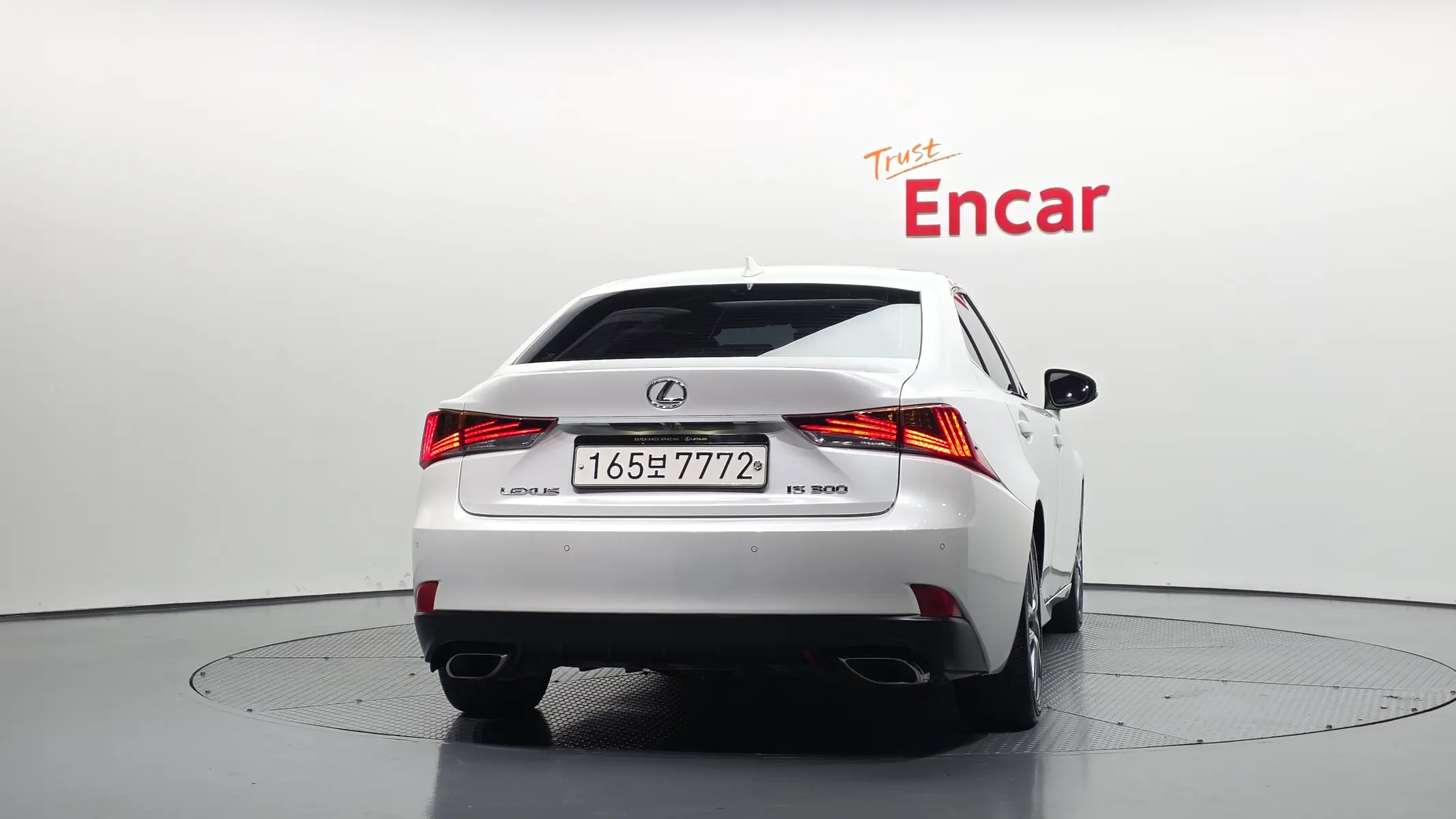 Lexus IS300 2019 3/5