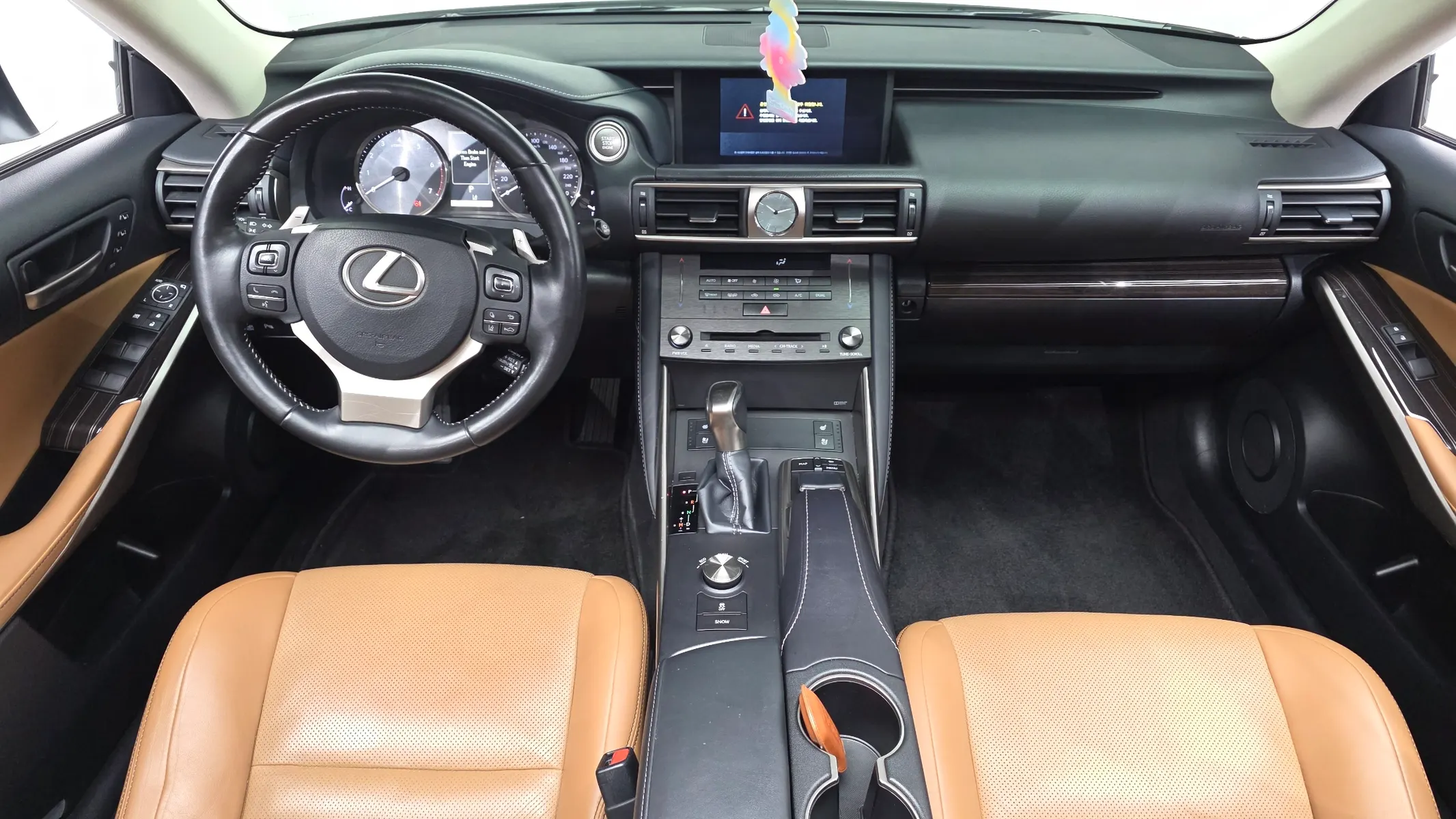 Lexus IS300 2019 4/5