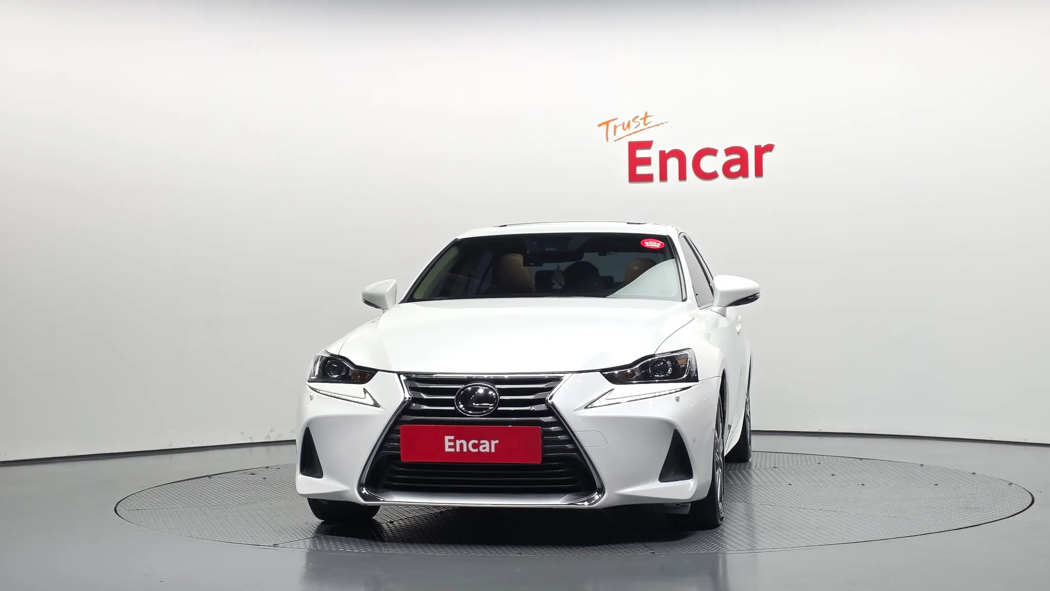 Lexus IS300 2019 2/5