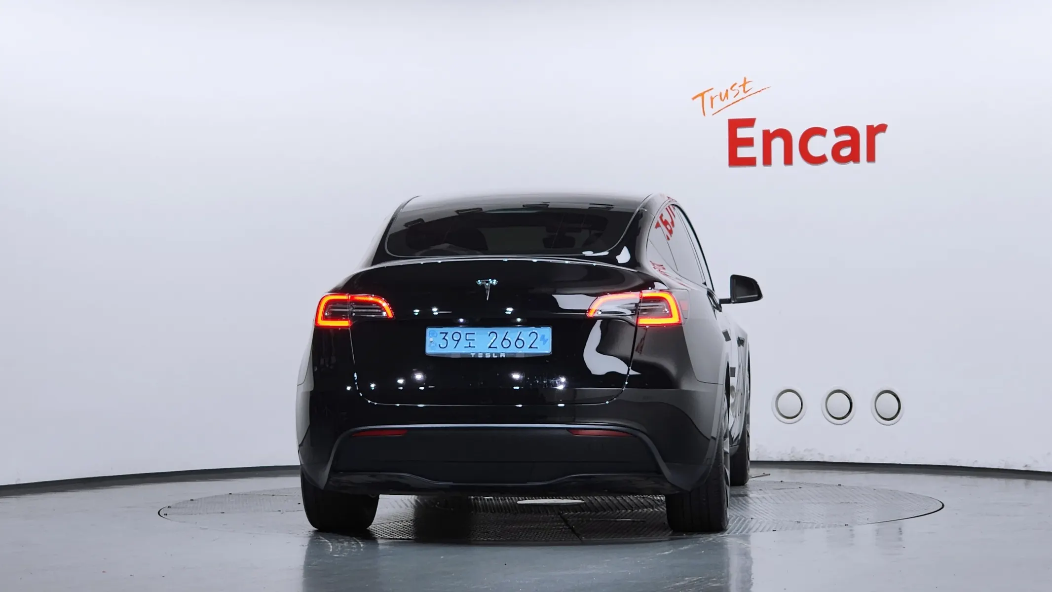 Tesla Y RWD 2023 3/5