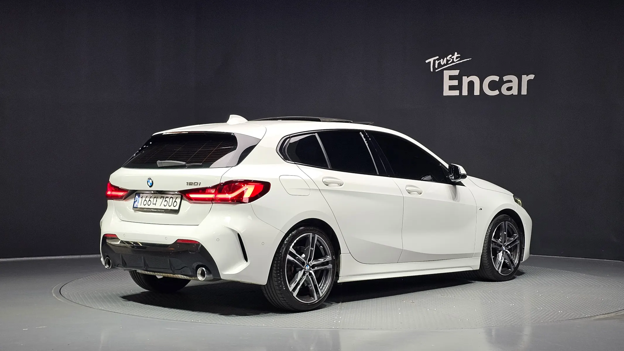 BMW 1 Series (F40) 120i M 2022 2/34