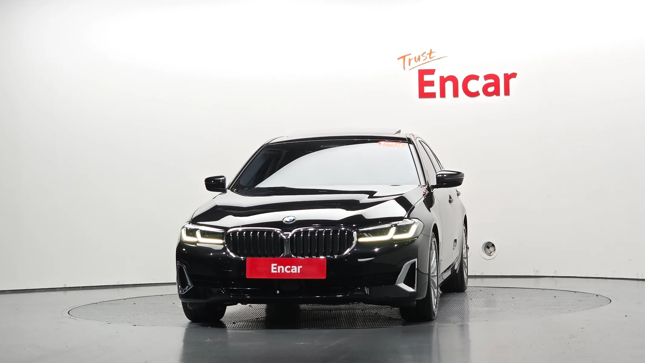 BMW 5 Series (G30) 520i 2023 3/33