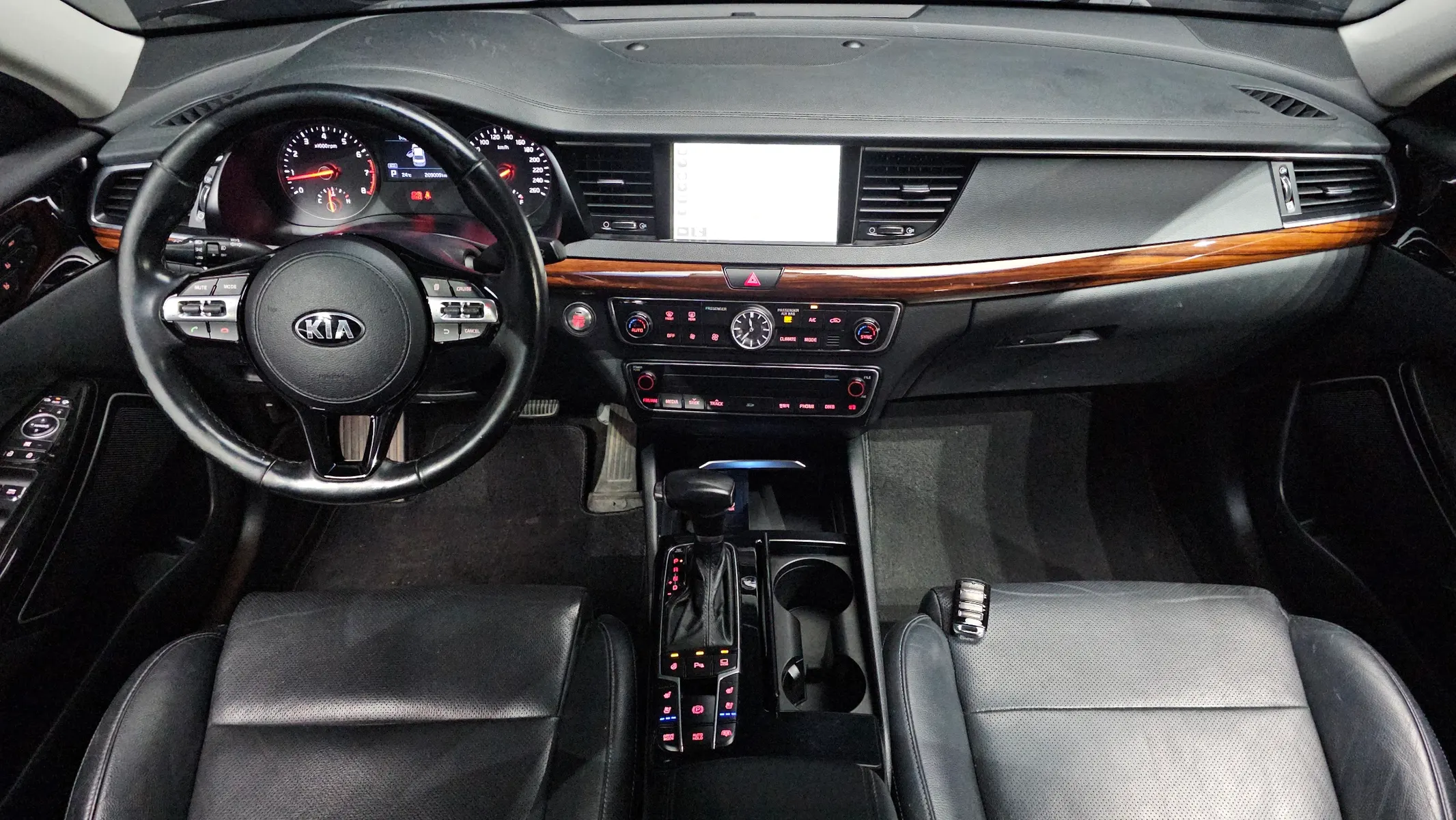 Kia K7 3.0 LPI () 2016 4/5