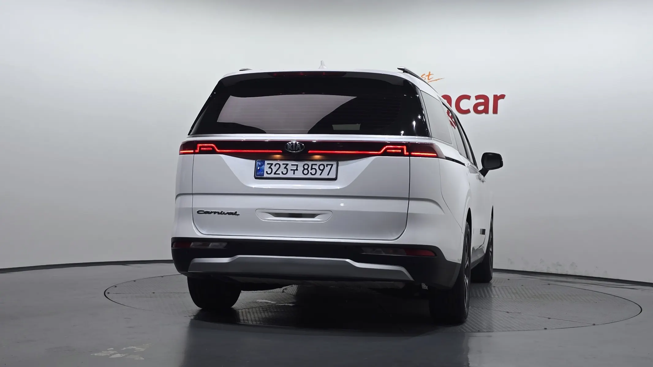Kia Carnival 9 2020 3/5