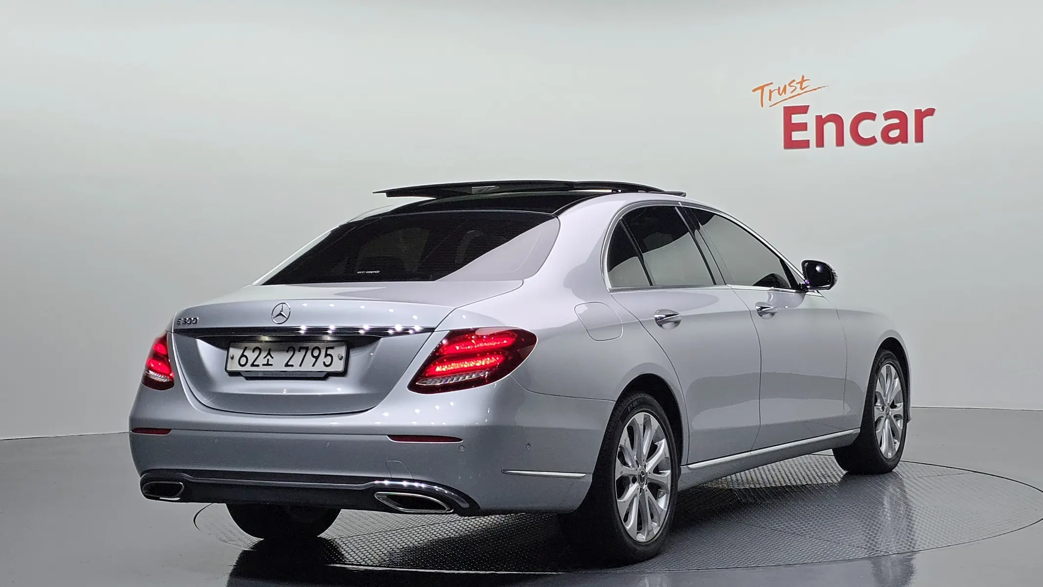 Mercedes-Benz E-Class W213 E300 2019 2/33