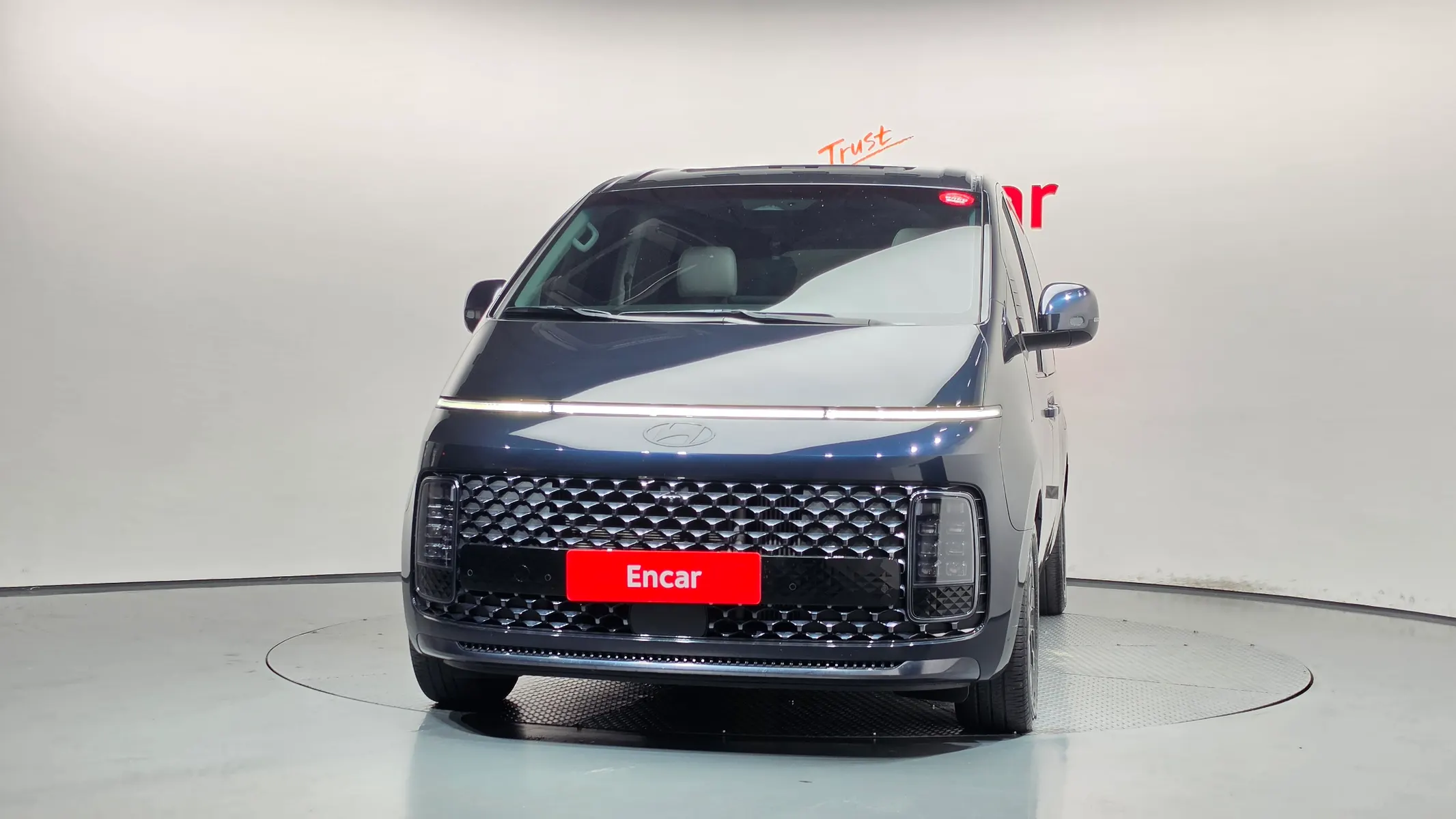 Hyundai Staria 4WD 9 2024 2/5