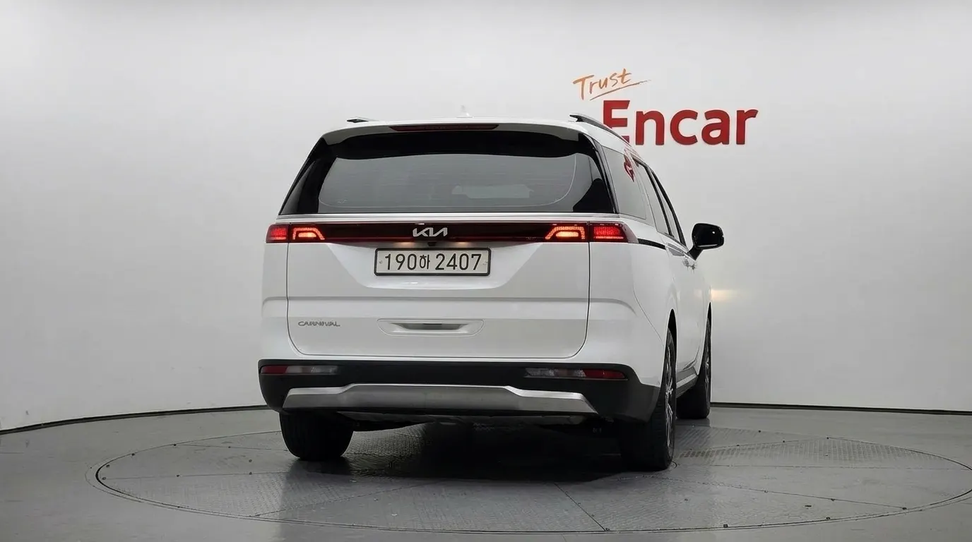 Kia Carnival 9 2023 3/5