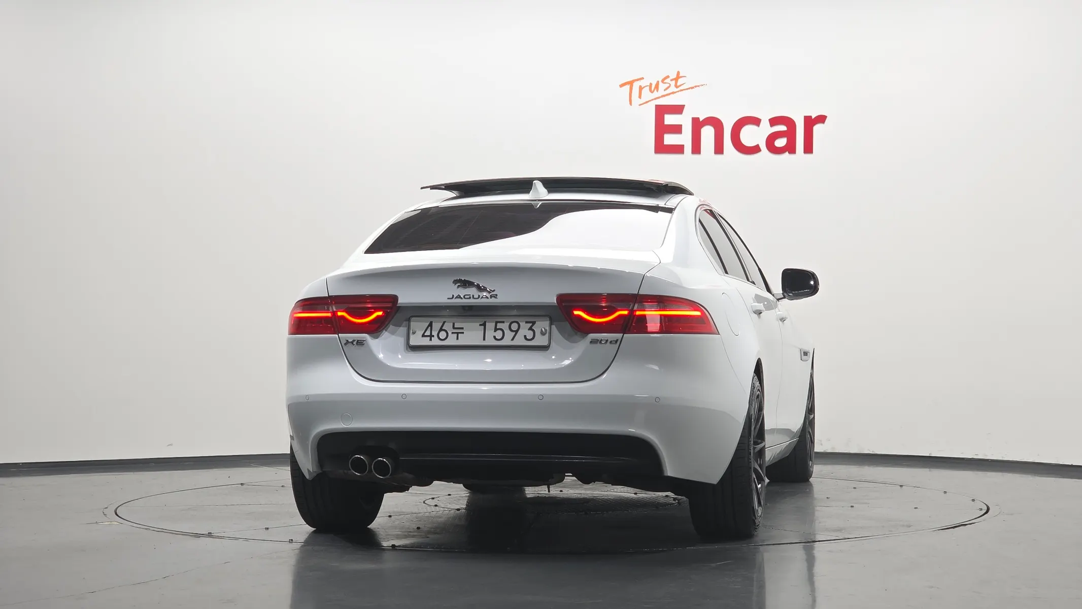 Jaguar XE 20d 2018 3/5