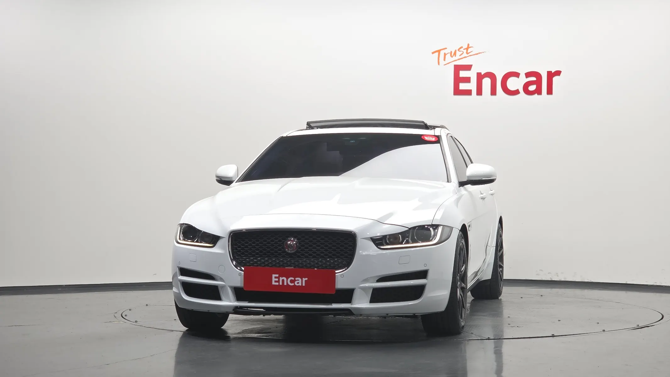 Jaguar XE 20d 2018 2/5