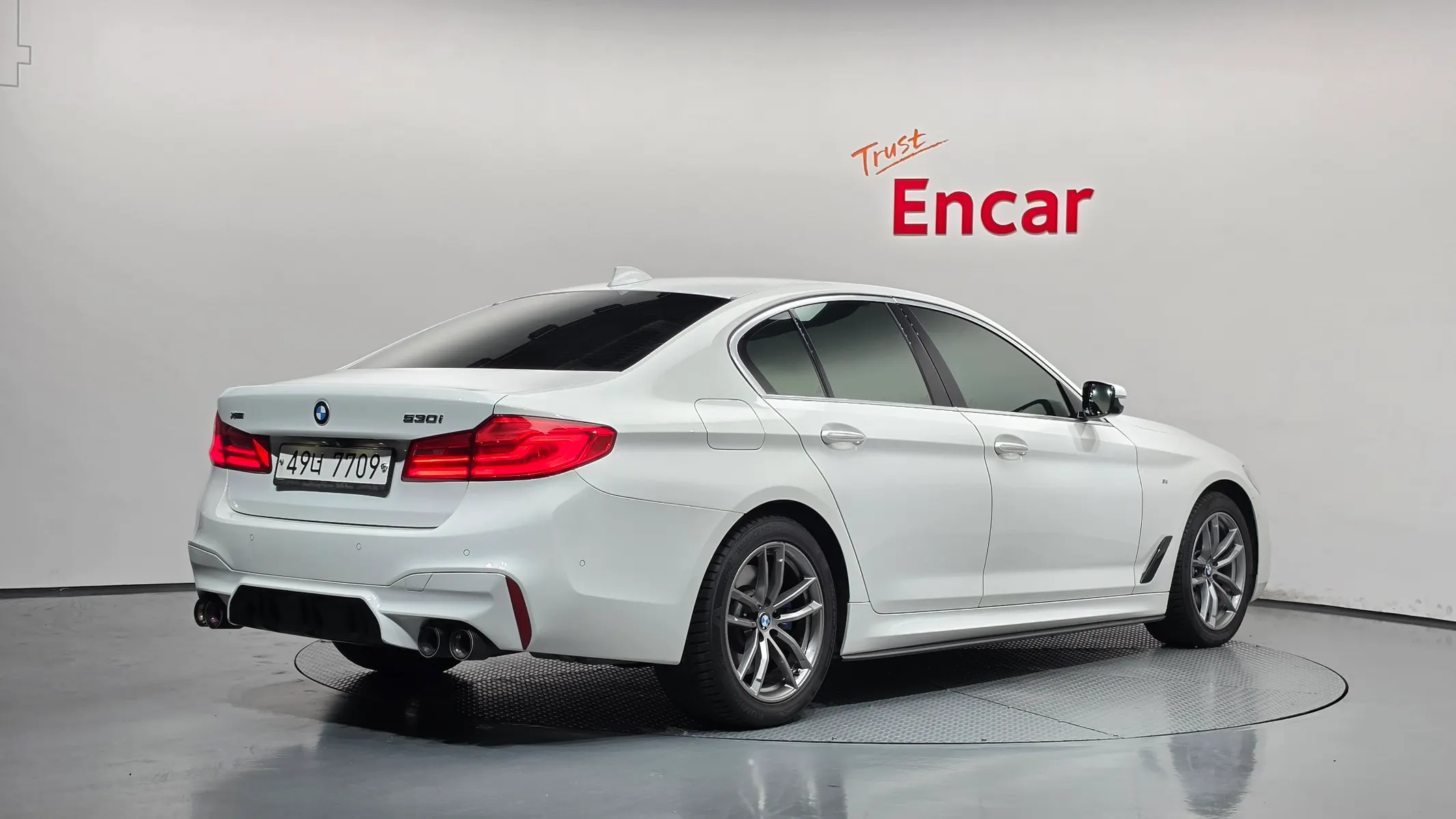 BMW 5 Series (G30) 530i xDrive M 2018 2/21