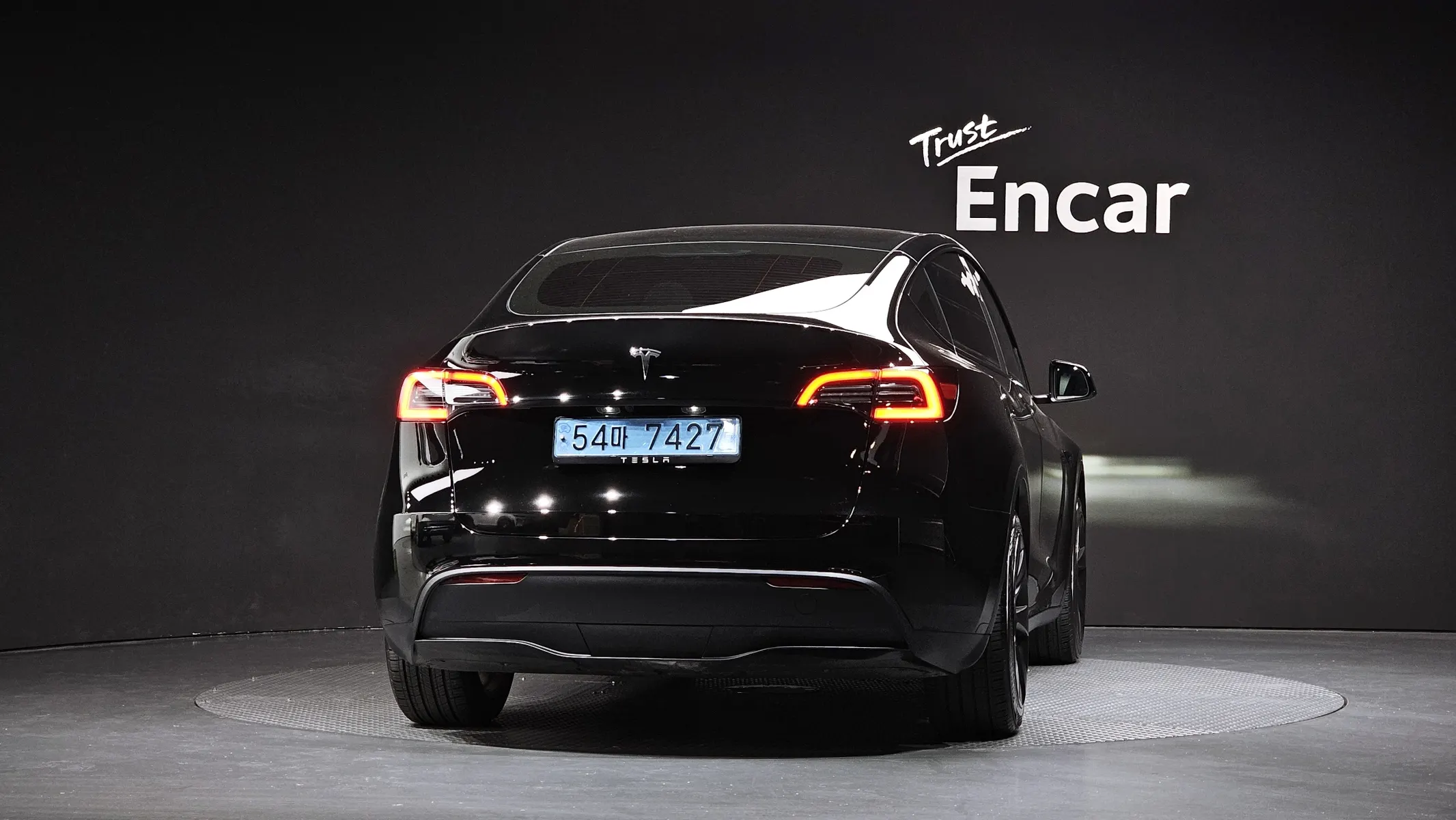 Tesla Y RWD 2023 3/5
