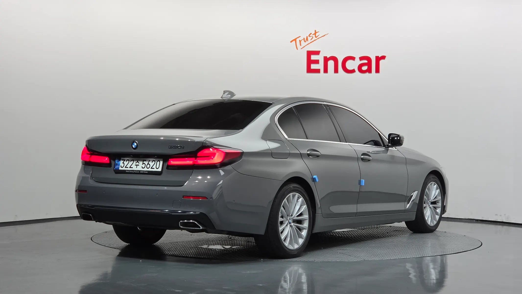 BMW 5 Series (G30) 520i 2021 2/41